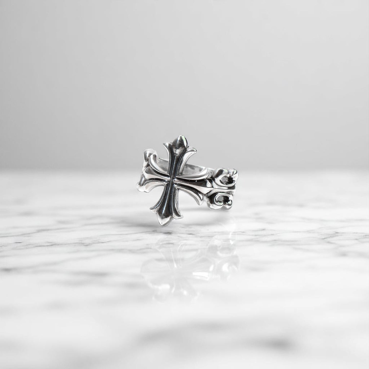 925 Stering Silver Gothic Cross Ring in Antique Silver – Bold Medieval-Inspired Statement Jewelry for Men & Women