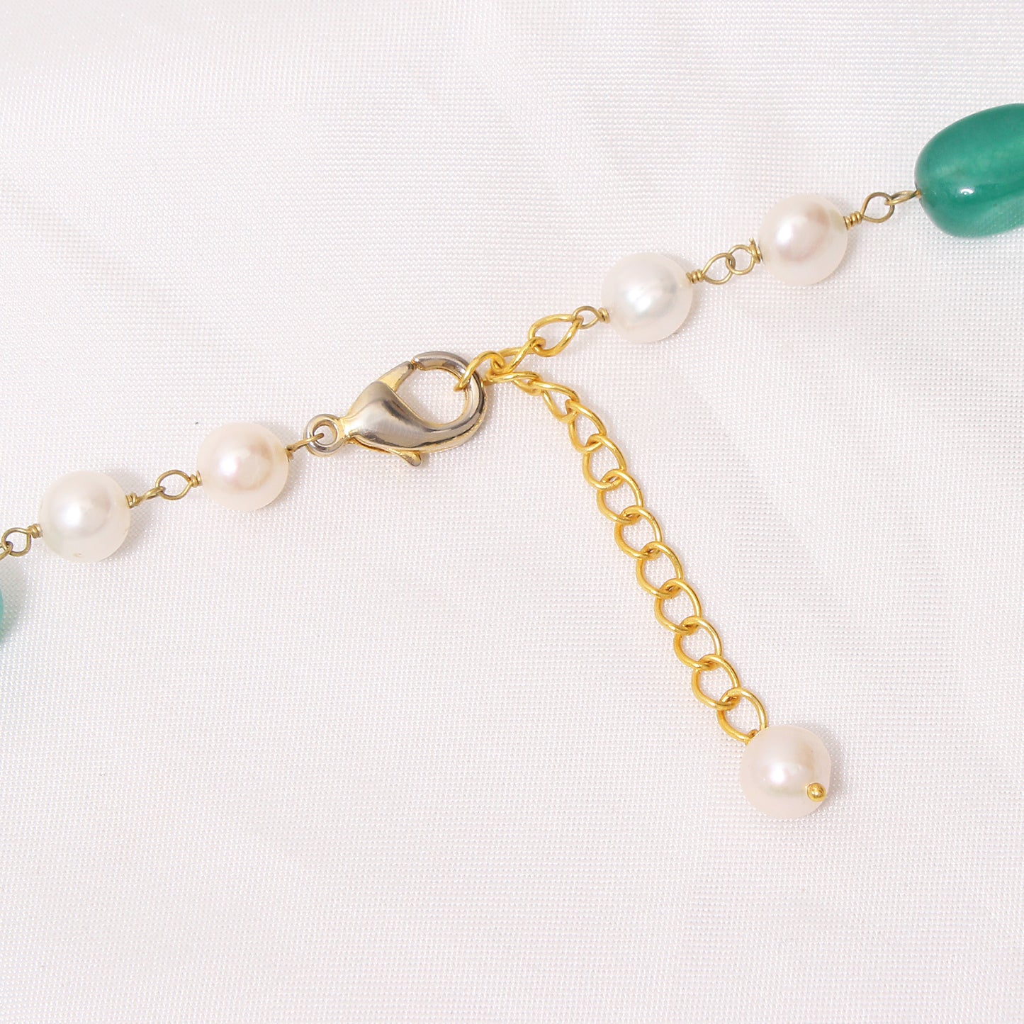Natural Green Quartz & Freshwater Pearl Beaded Necklace – Elegant Double-Layer Jewelry