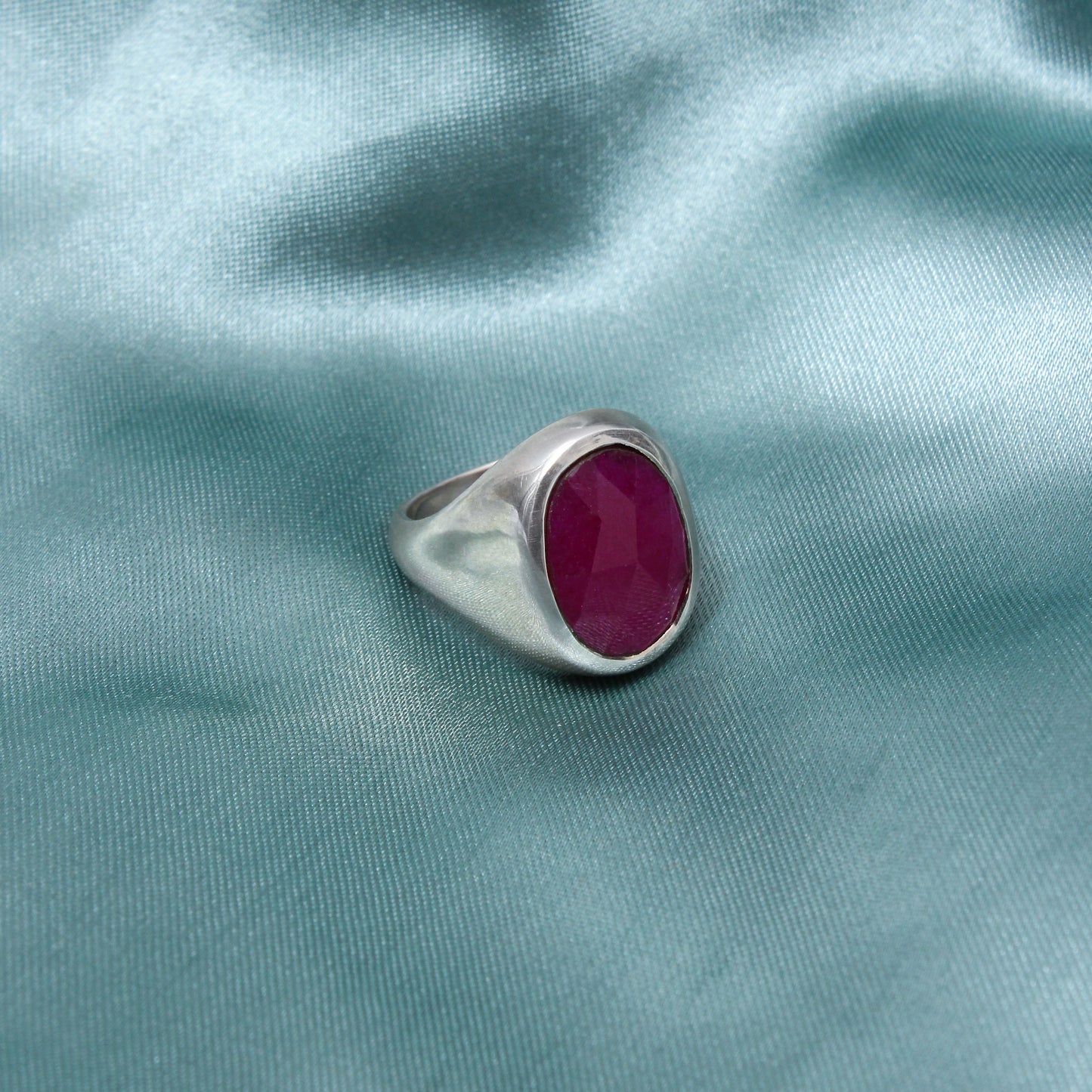 Natural Ruby Quartz Gemstone Unisex Ring in 925 Sterling Silver – Timeless Bold Elegance