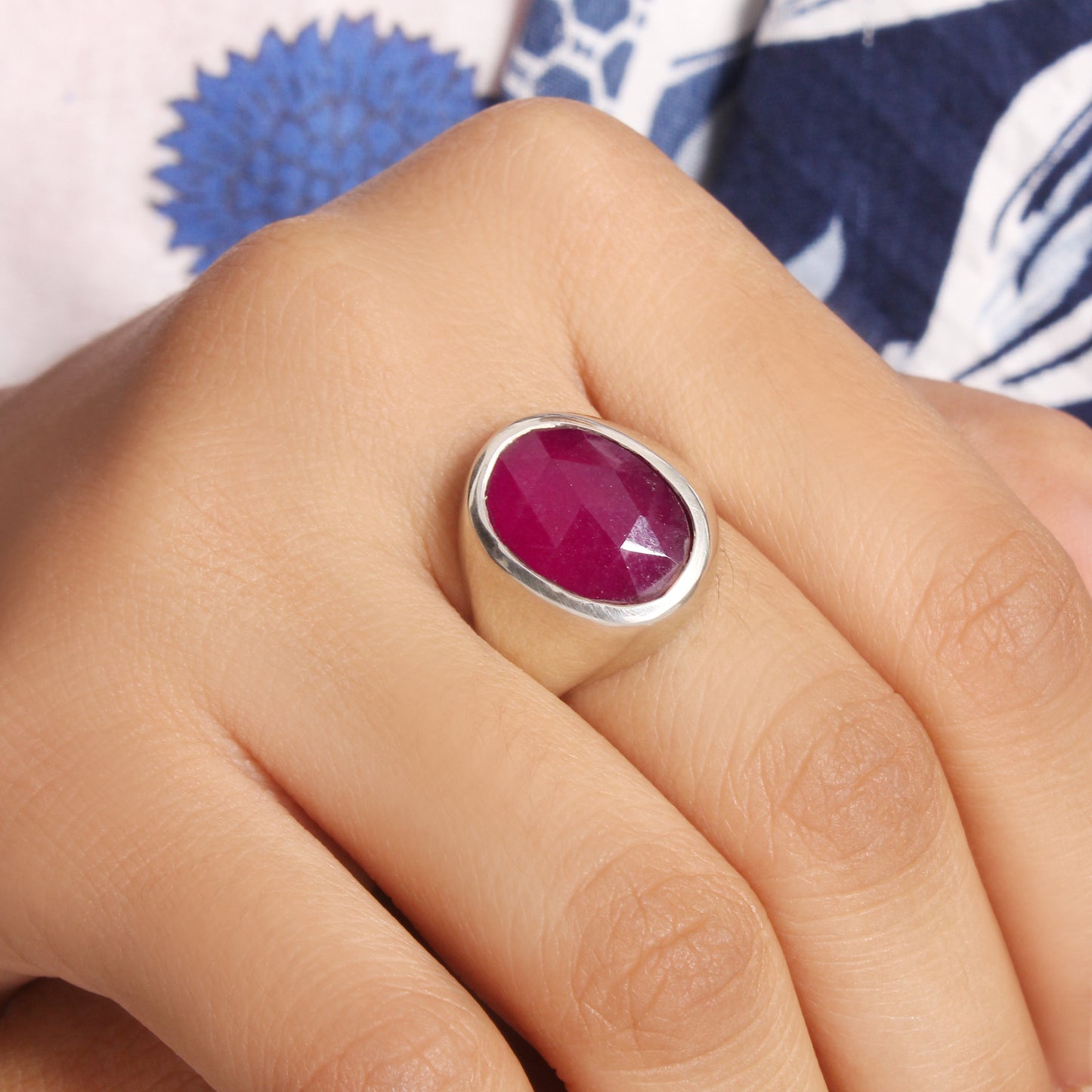 Natural Ruby Quartz Gemstone Unisex Ring in 925 Sterling Silver – Timeless Bold Elegance