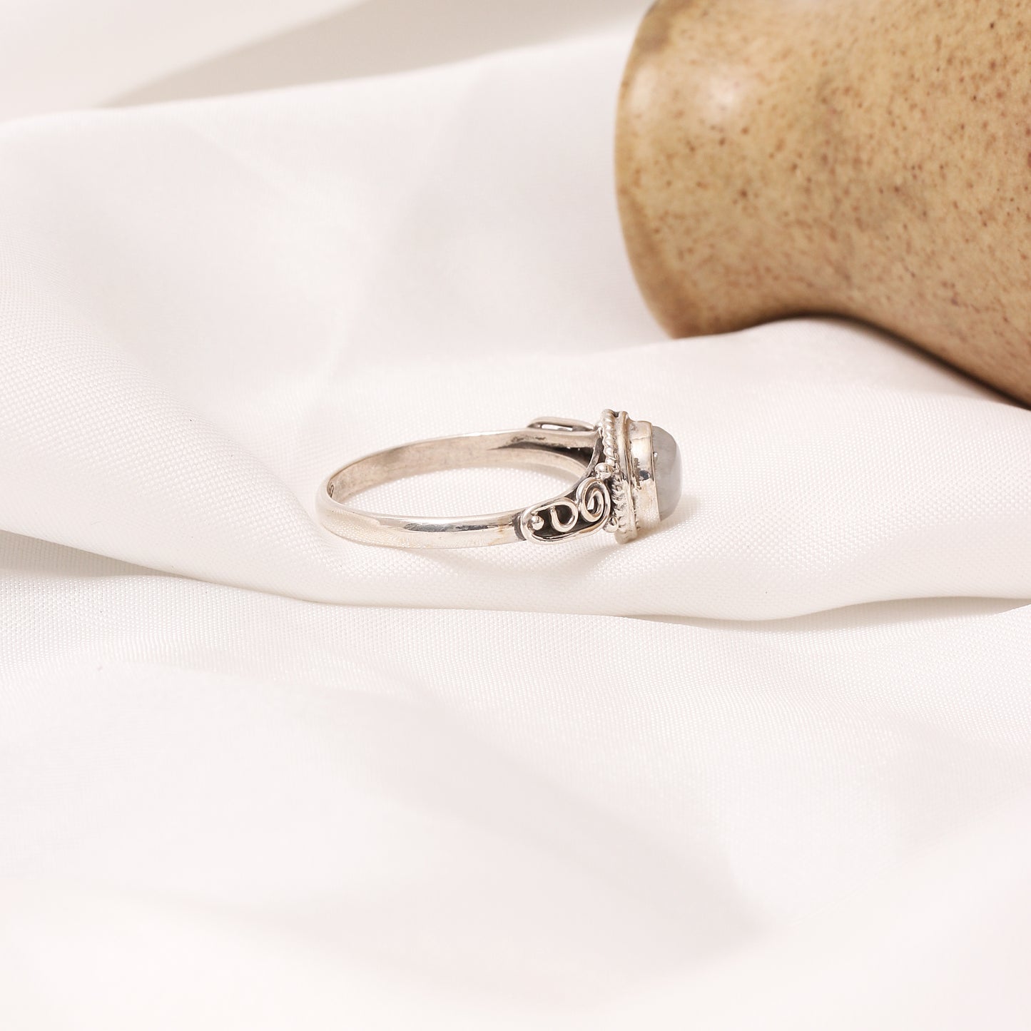 925 Sterling Silver Natural Moonstone Gemstone Ring – Mystical Glow and Timeless Elegance