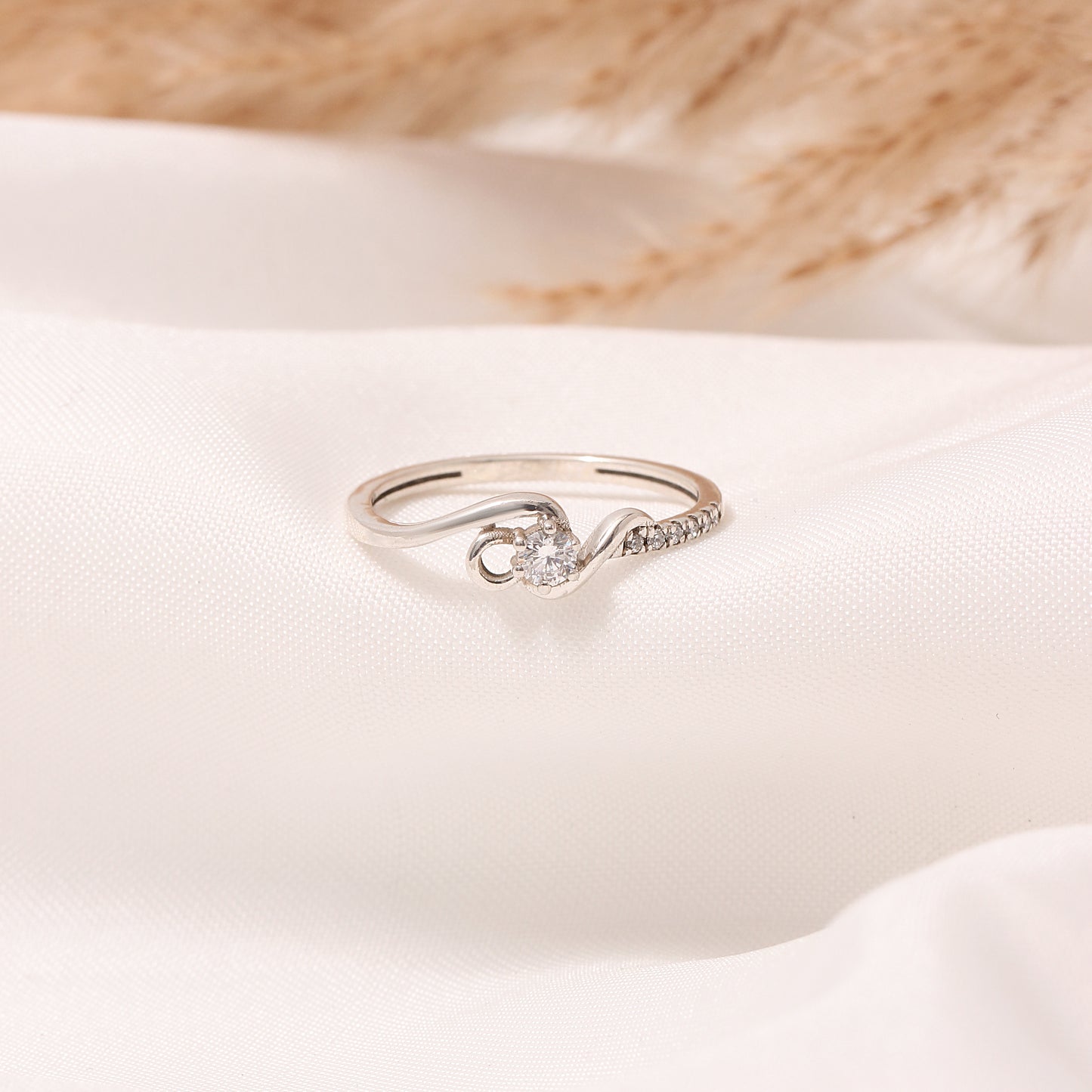 Delicate 925 Sterling Silver White Zircon Gemstone Ring – Elegant Twist Design