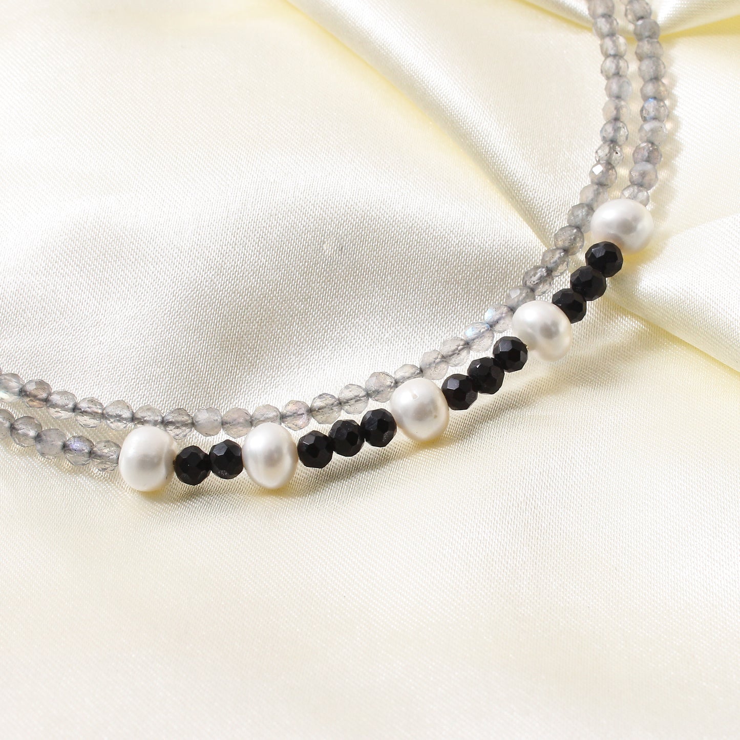 Natural Labradorite, Black Spinel & Pearl Choker Necklace – Elegant Glow & Protection