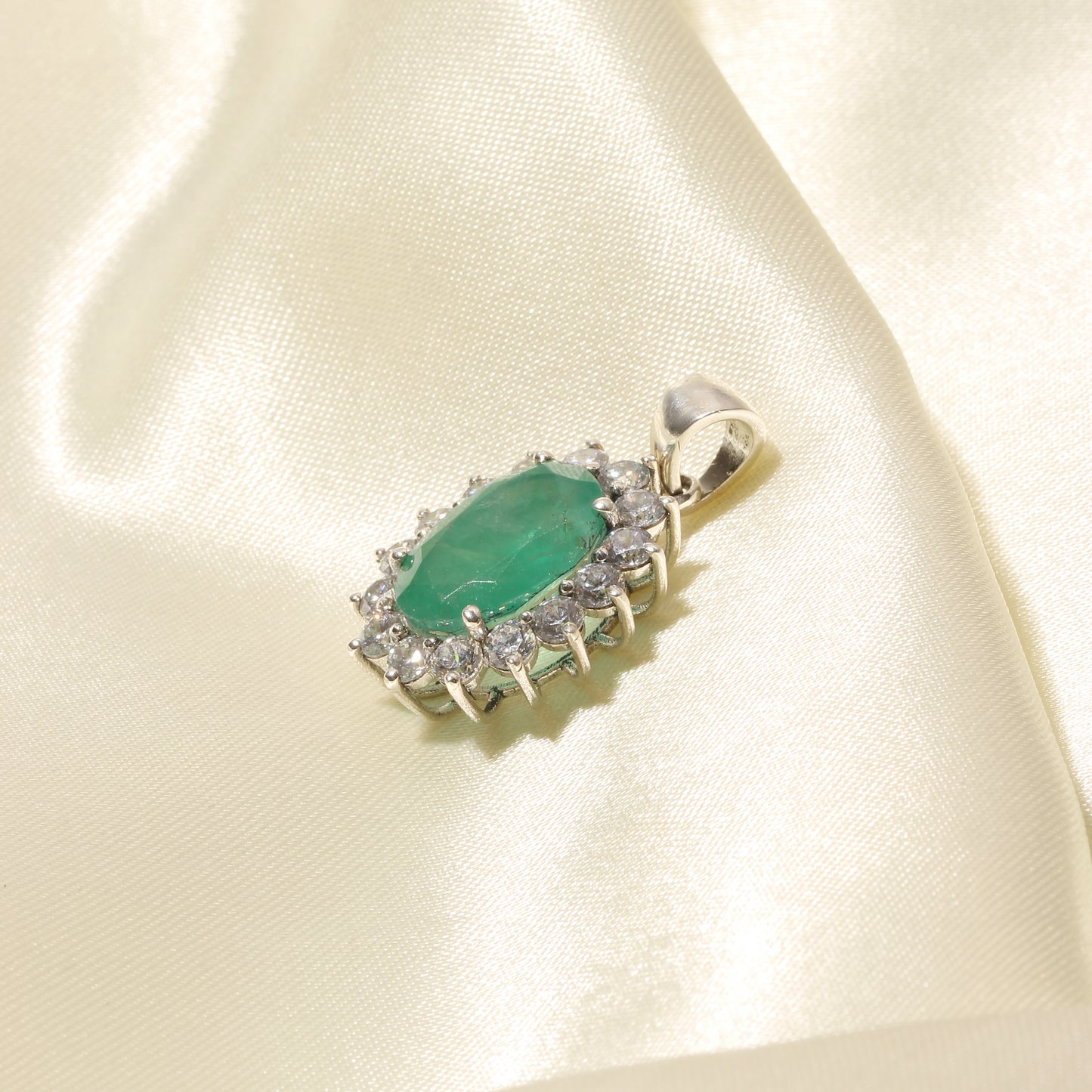 Natural Emerald Oval Pendant in Sterling Silver – Classic Green Gemstone Necklace Pendant, May Birthstone Jewelry