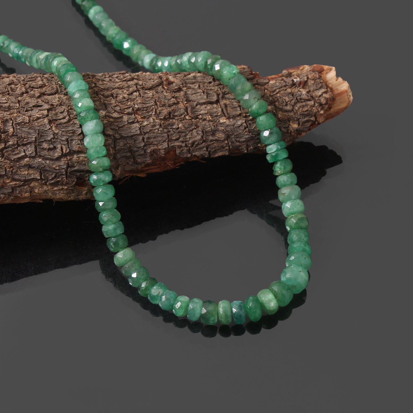 Natural Emerald Beaded Necklace – Elegant Green Gemstone Jewelry for Timeless Style