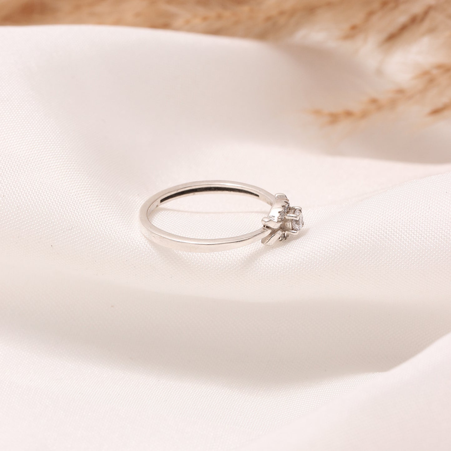 Dazzling 925 Sterling Silver White Zircon Gemstone Ring – Timeless Sparkle and Elegance