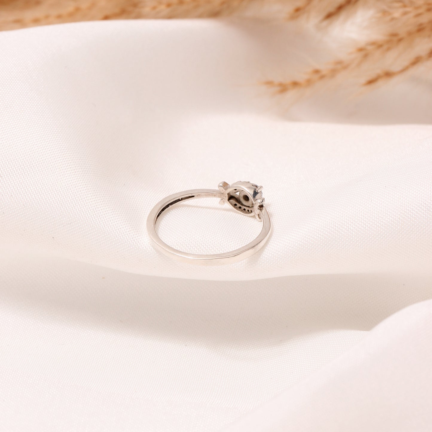 Dazzling 925 Sterling Silver White Zircon Gemstone Ring – Timeless Sparkle and Elegance