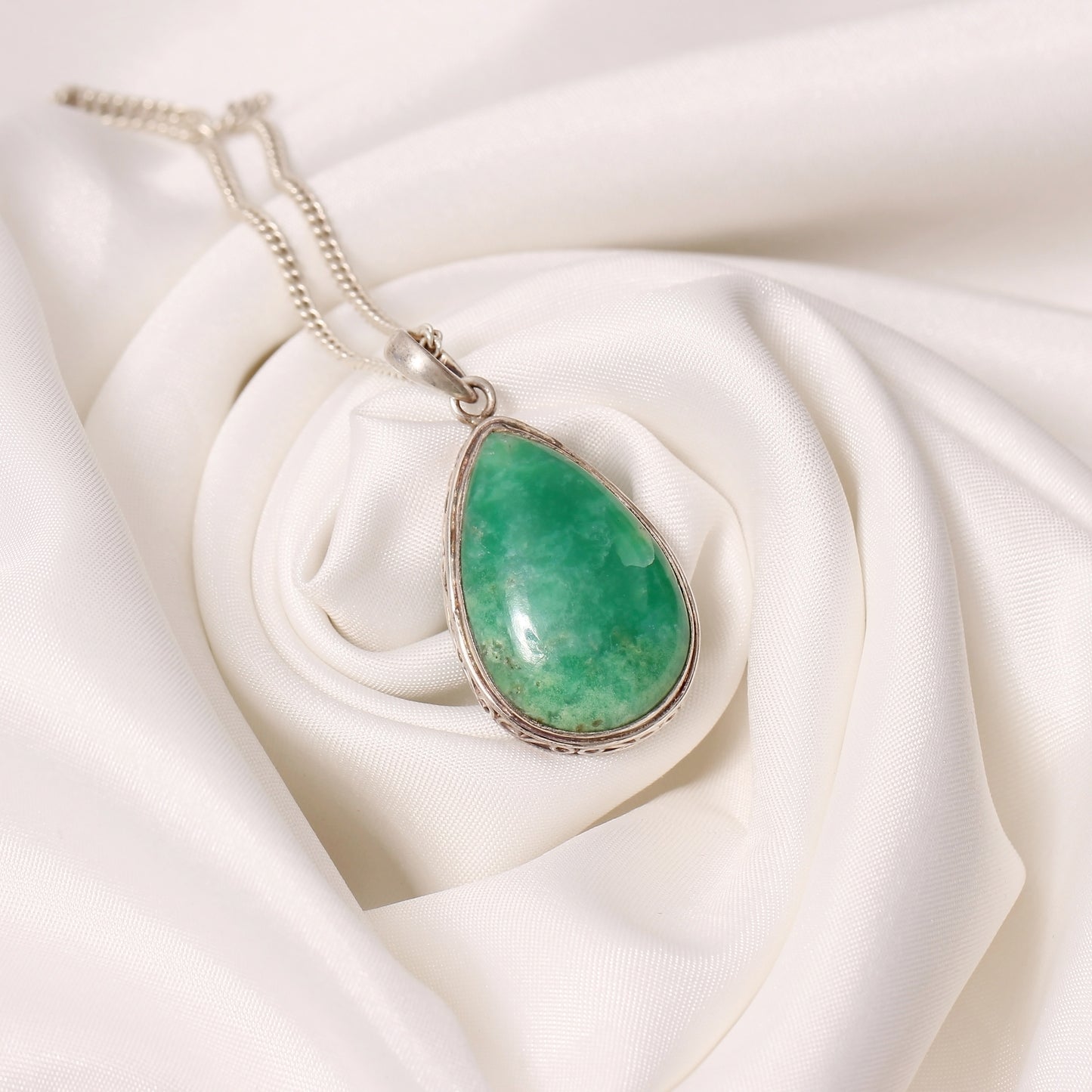 925 Sterling Silver Chrysoprase Teardrop Pendant Necklace