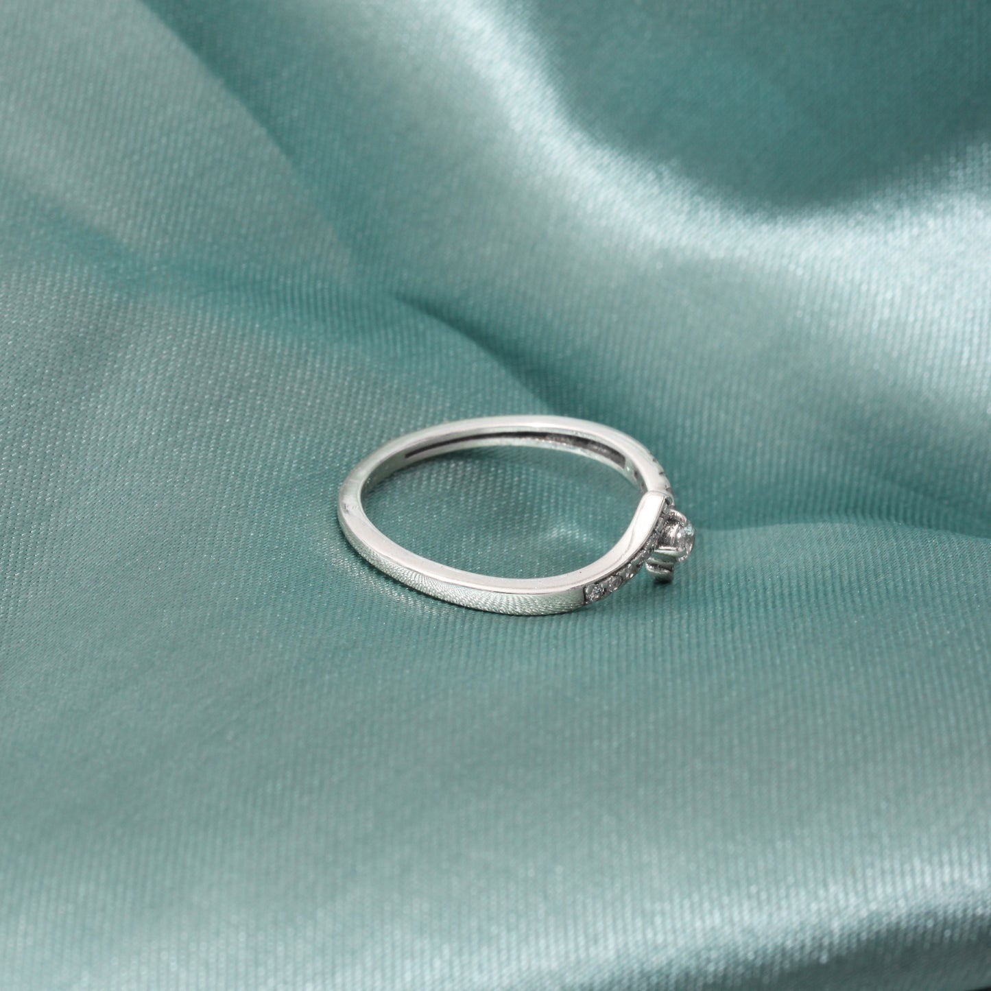 Elegant 925 Sterling Silver White Zircon Gemstone Ring