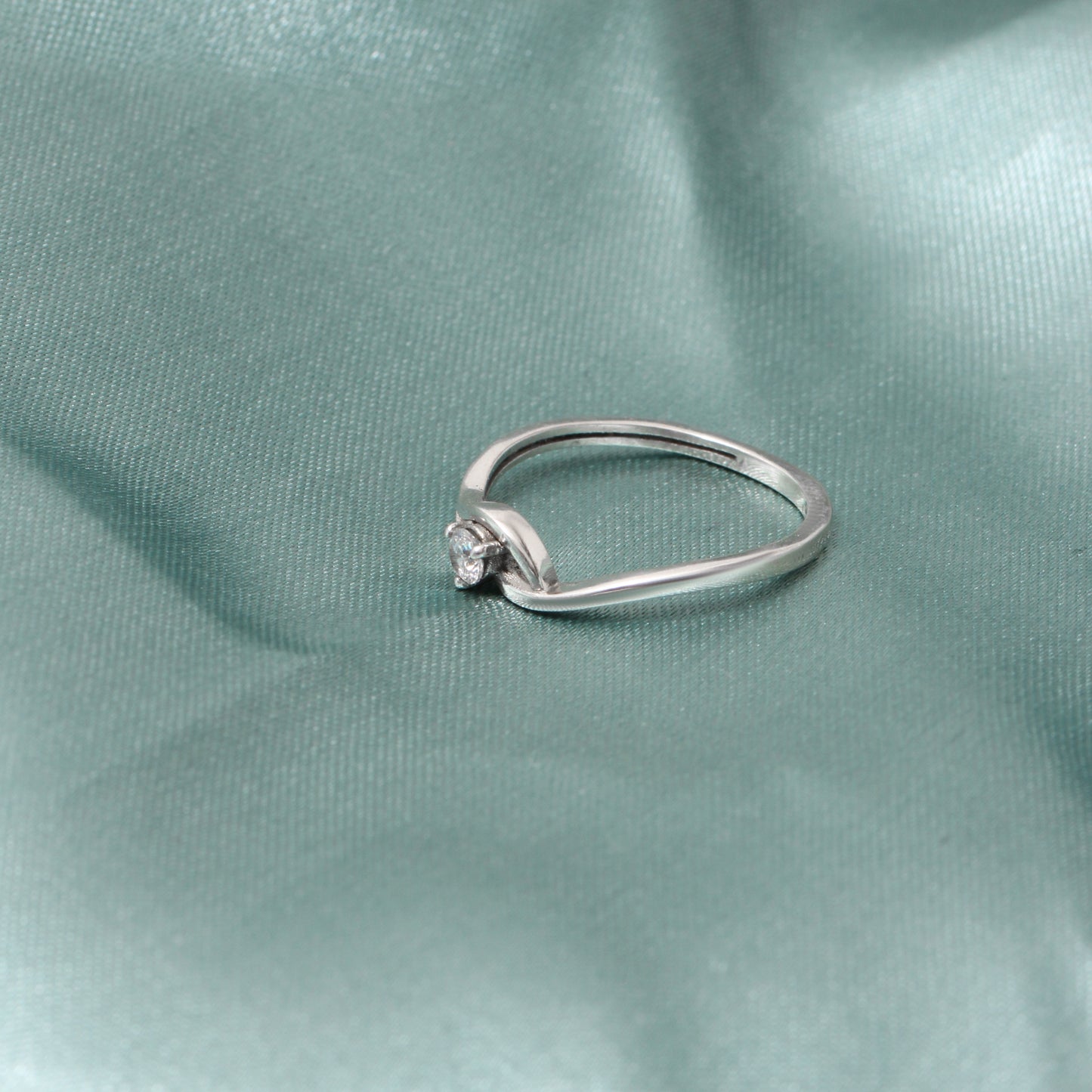 925 Sterling Silver White Zircon Ring – Timeless Sparkle & Elegance