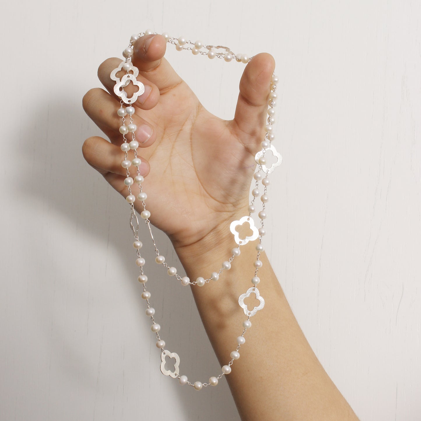 Elegant Natural Pearl and Sterling Silver Clover Necklace – Timeless Grace with Delicate Charm