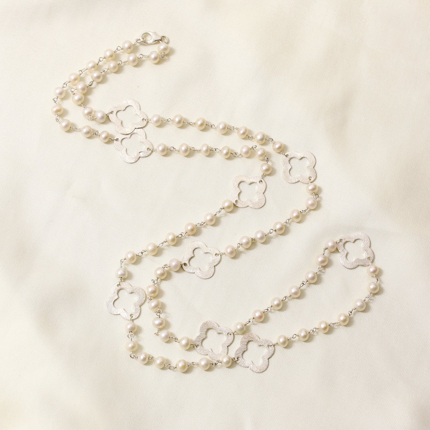 Elegant Natural Pearl and Sterling Silver Clover Necklace – Timeless Grace with Delicate Charm
