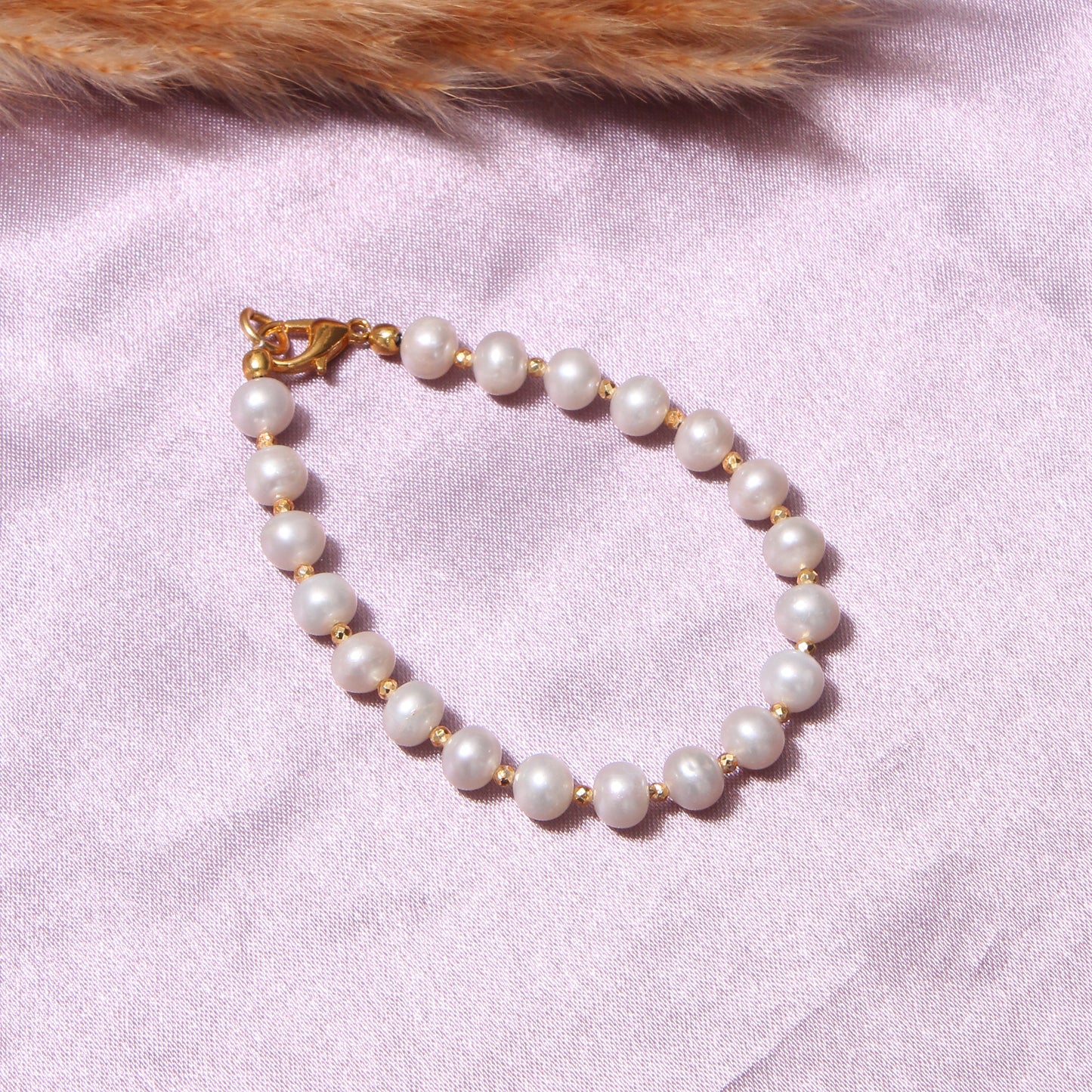 Pearl & Golden Pyrite Beaded Bracelet – Elegant Accessory with Positive Energy Benefits