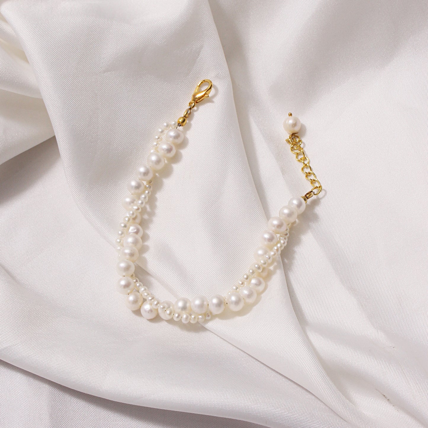 Elegant Pearl Twisted Beaded Bracelet – Classic Style with a Modern Twist