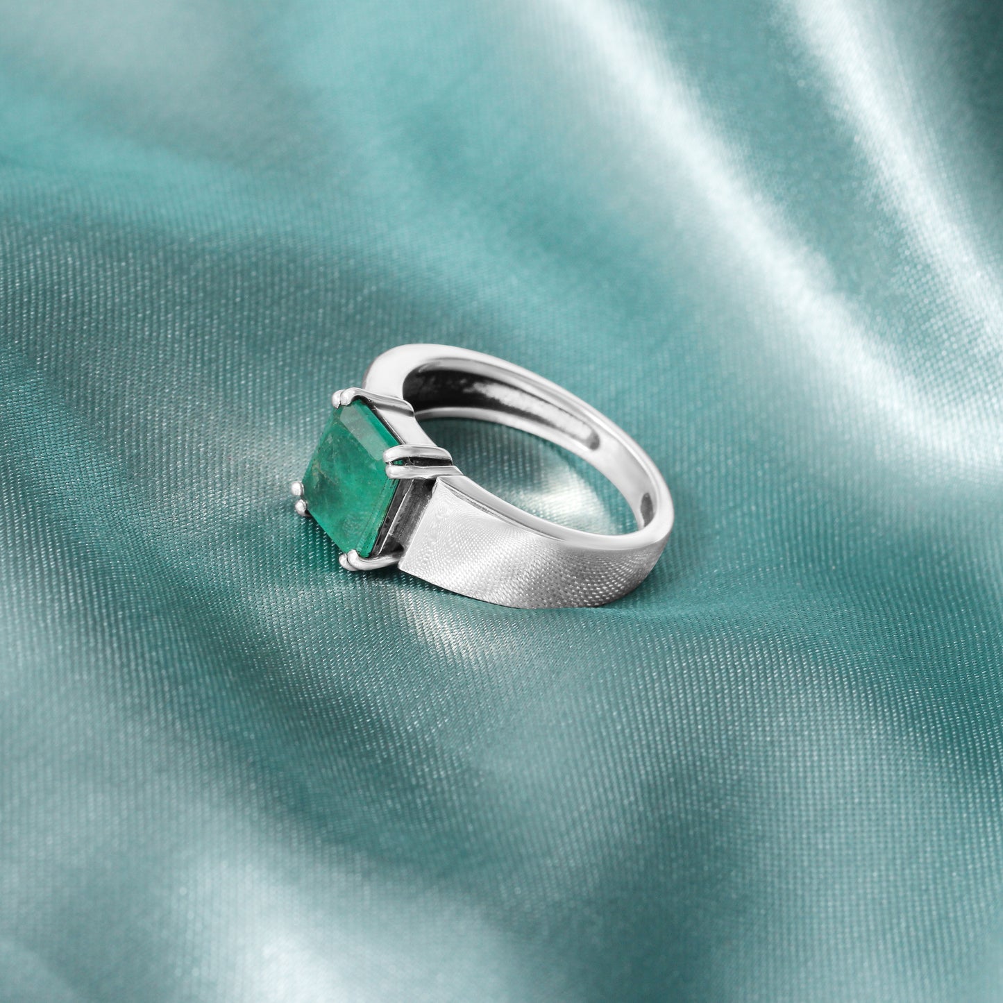 Natural Green Emerald Ring for Men’s in Sterling Silver – Statement of Strength & Sophistication