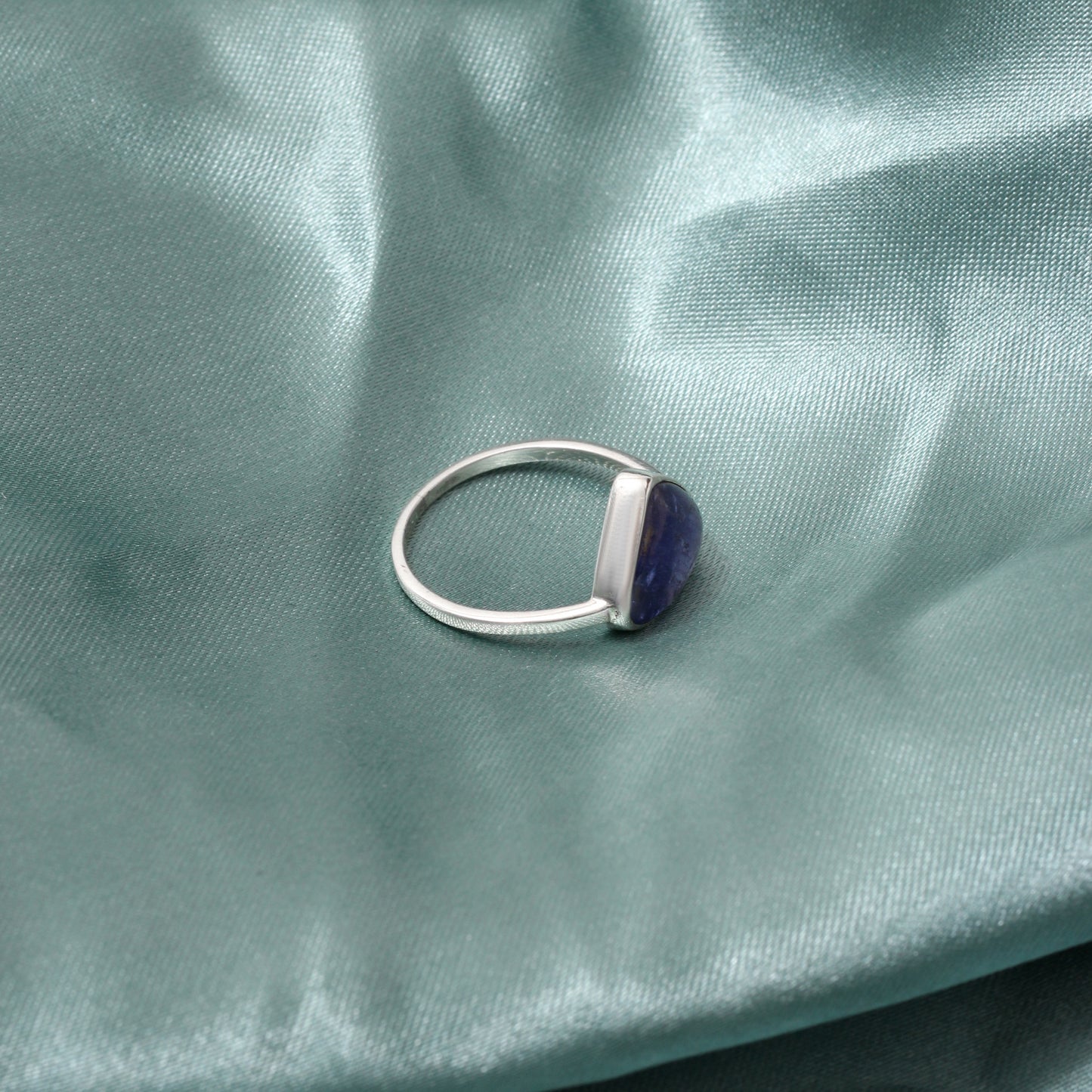 Natural Tanzanite Gemstone Ring – Exquisite Blue-Purple Radiance in Sterling Silver