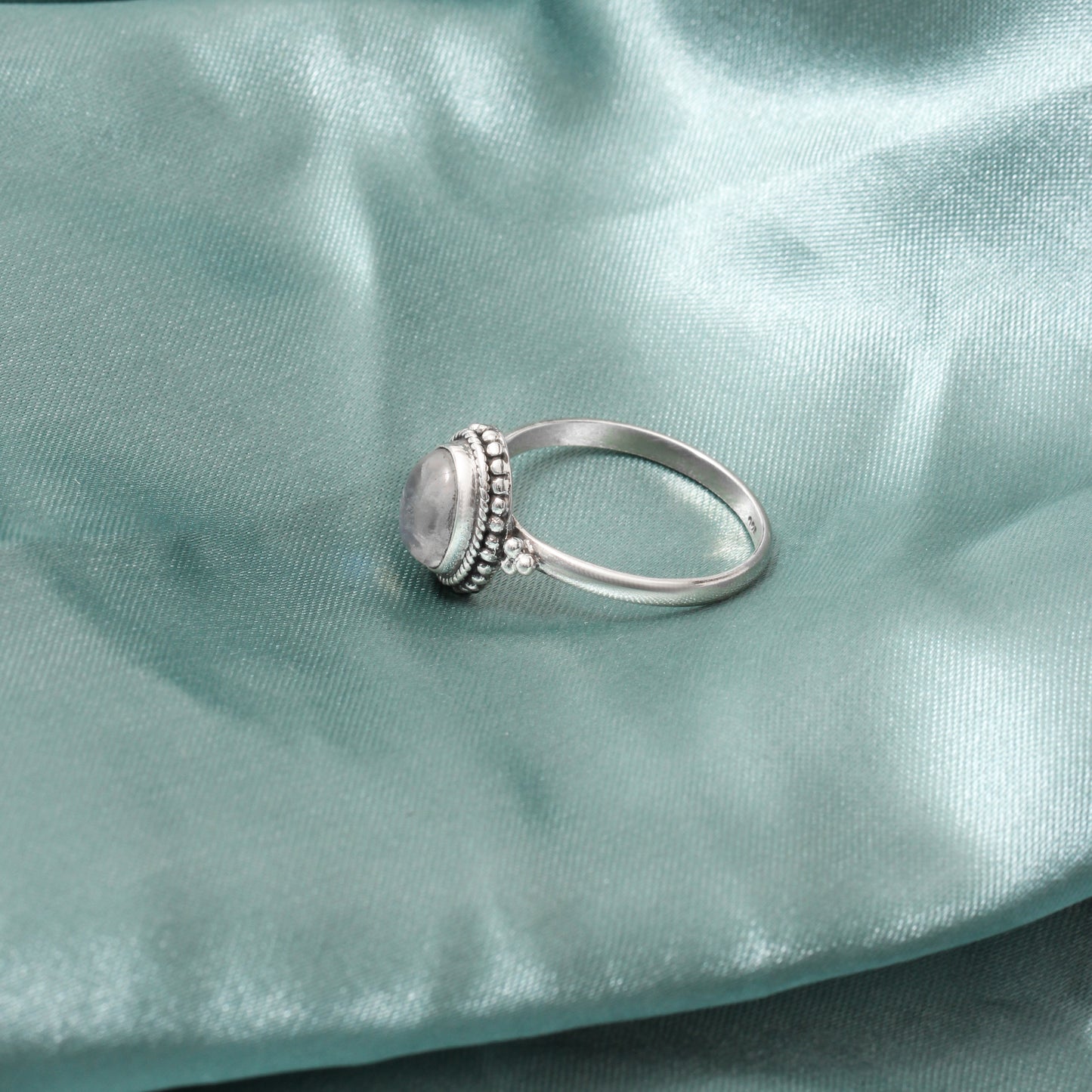 Natural Moonstone Gemstone Ring – Mystical Iridescence in Sterling Silver