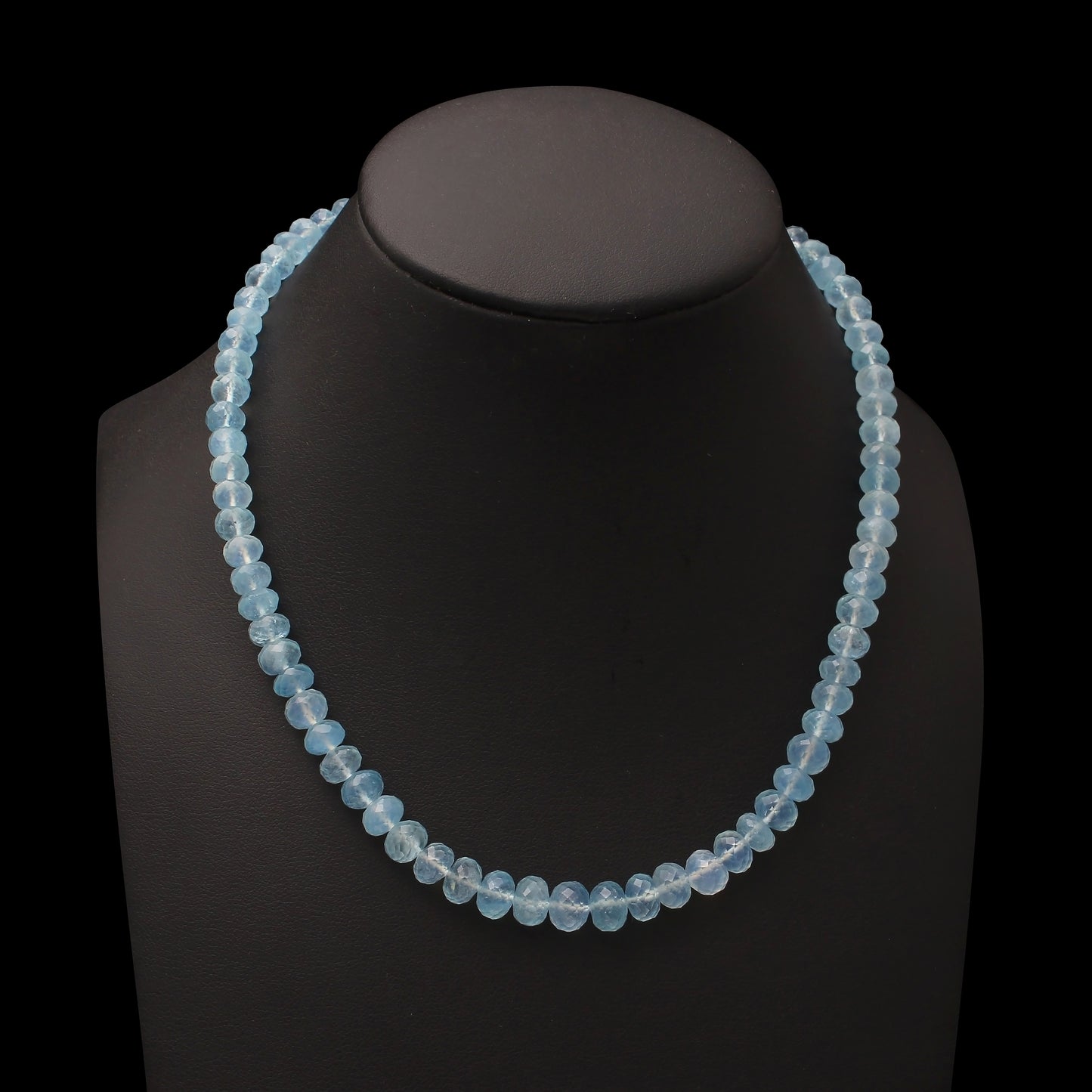 Elegant Aquamarine Beaded Necklace – Calming & Stylish Gemstone Jewelry