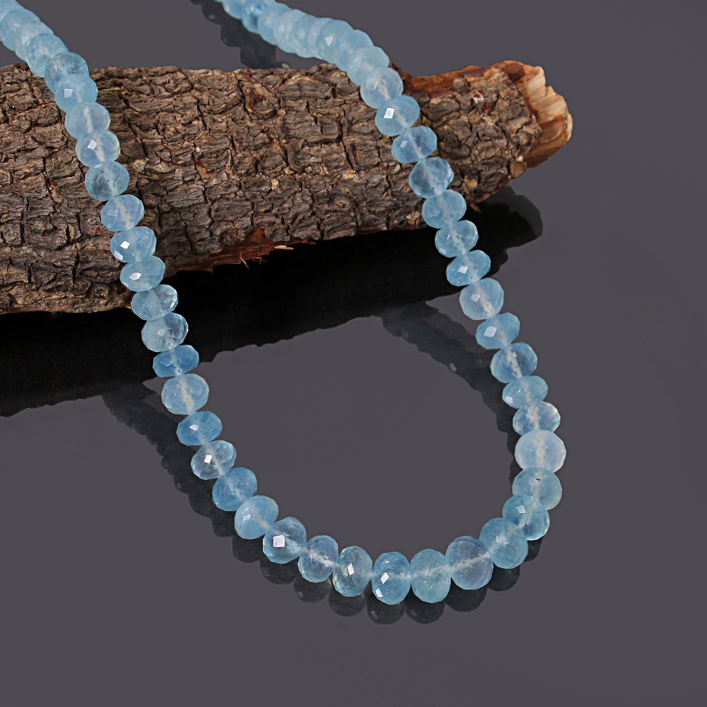 Elegant Aquamarine Beaded Necklace – Calming & Stylish Gemstone Jewelry