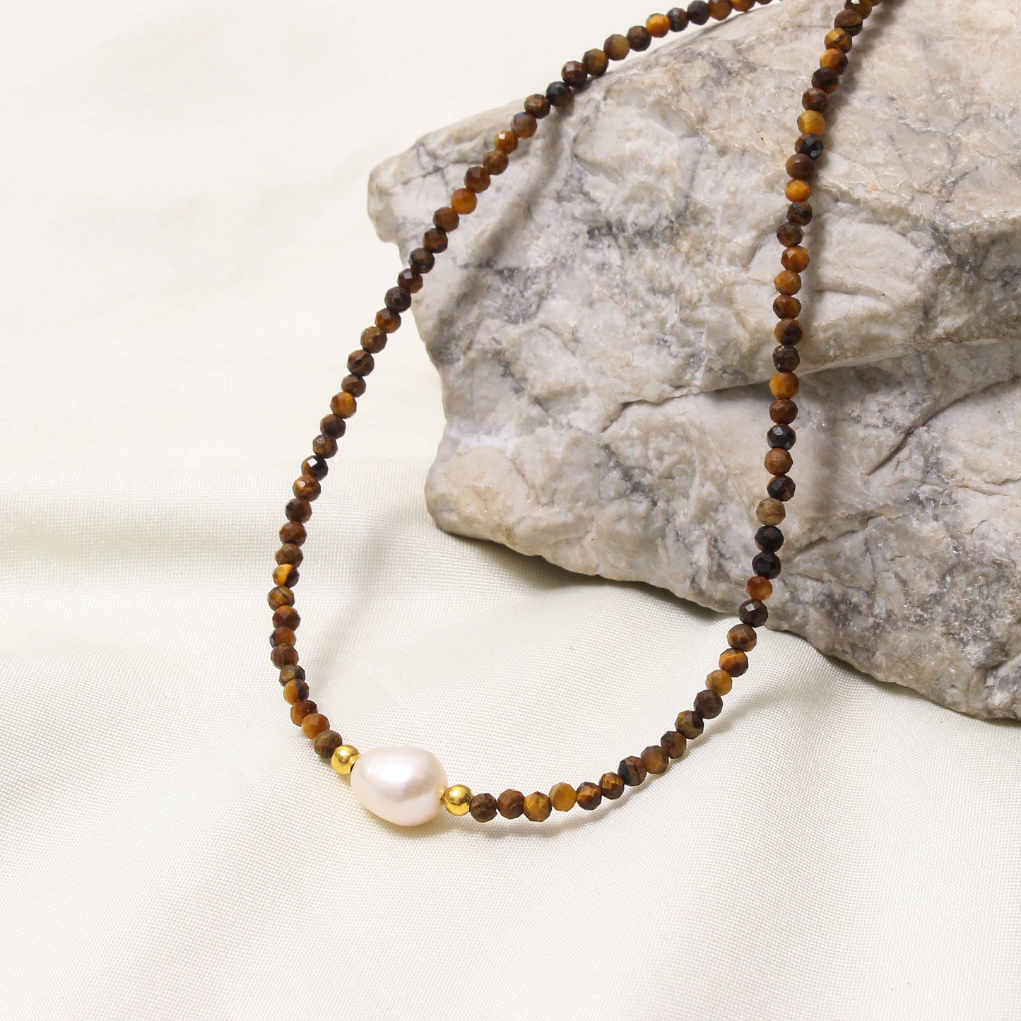 Natural Tiger Eye & Pearl Beaded Necklace – Protective Energy Jewelry with Elegant Charm