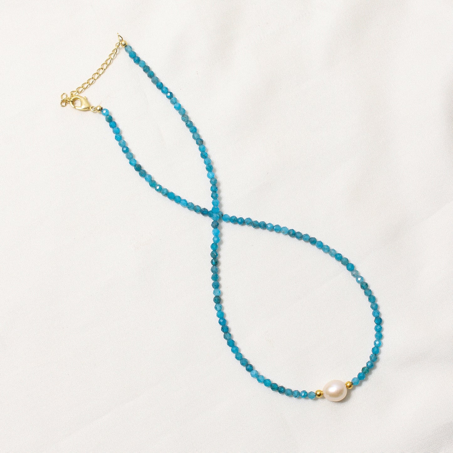Elegant Natural Apatite & Pearl Necklace – Healing Crystal Jewelry for Balance & Inner Peace