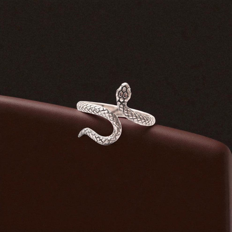 Bold Serpent Design Sterling Silver Ring – Symbol of Power, Transformation & Protection