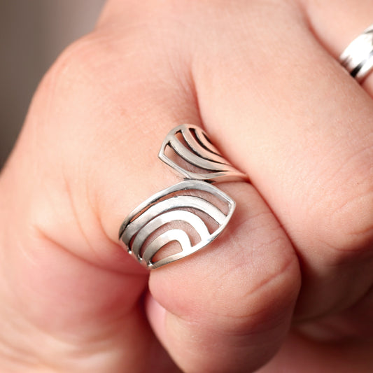 Elegant Bypass Design Sterling Silver Ring – Modern Open Curve Band
