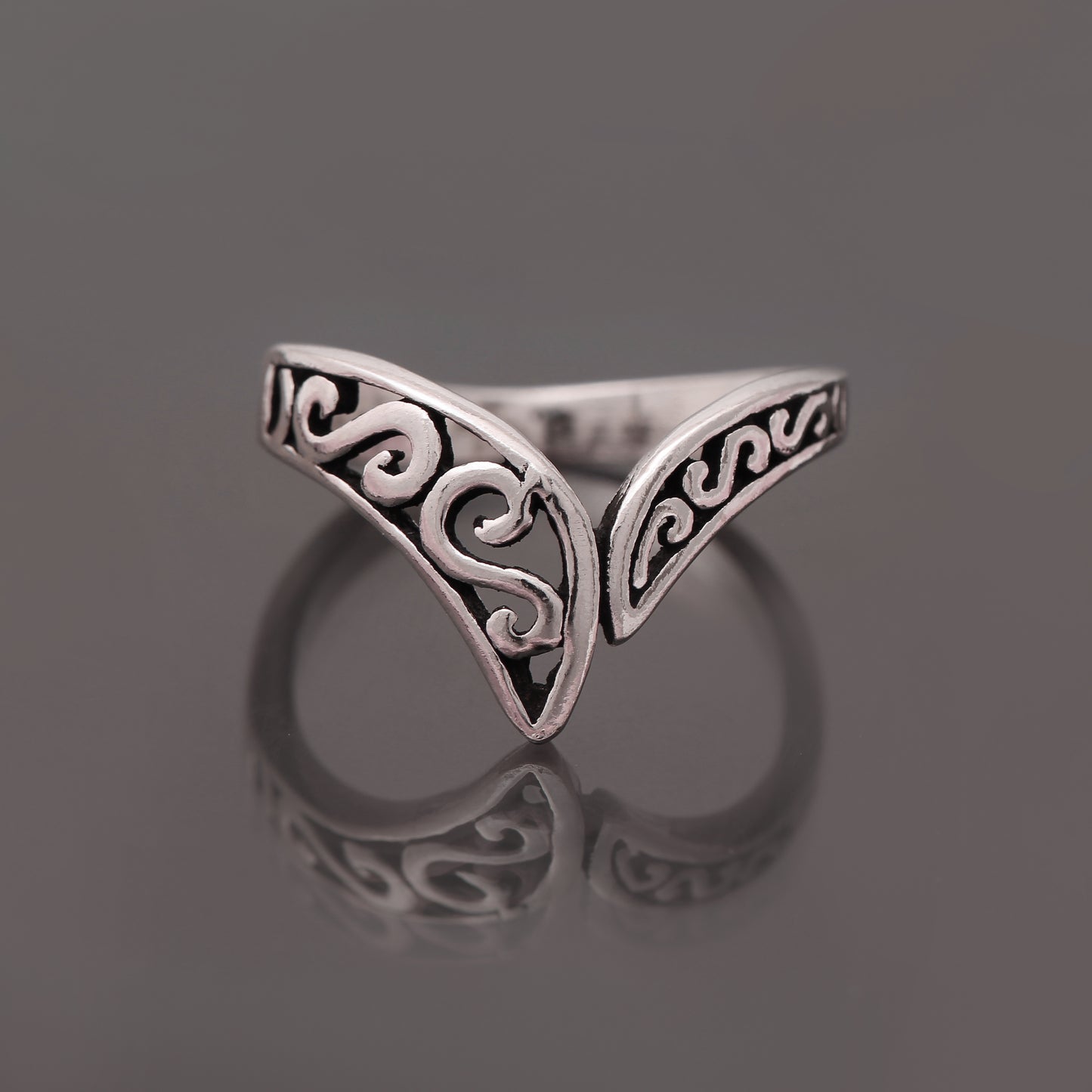 Elegant 925 Sterling Silver V-Shaped Filigree Ring