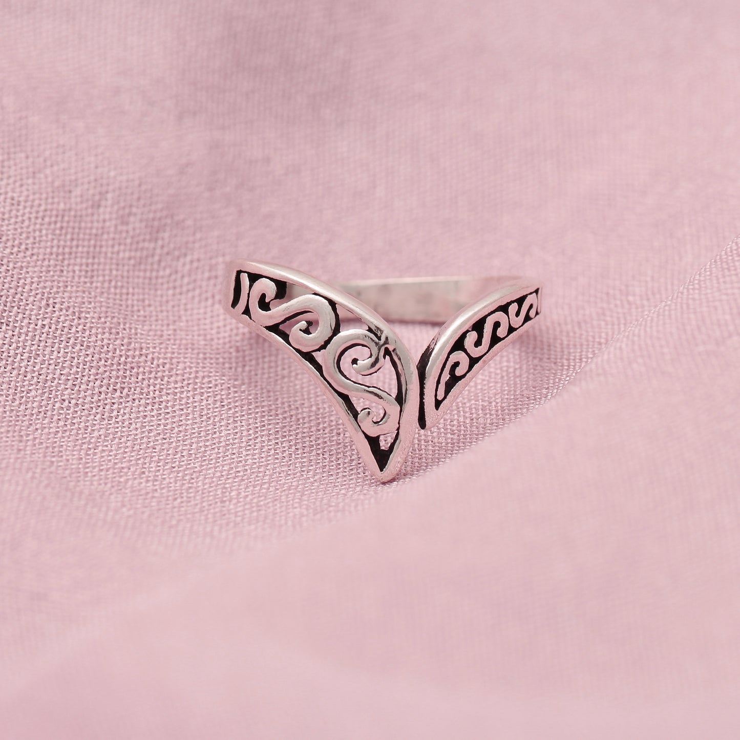 Elegant 925 Sterling Silver V-Shaped Filigree Ring