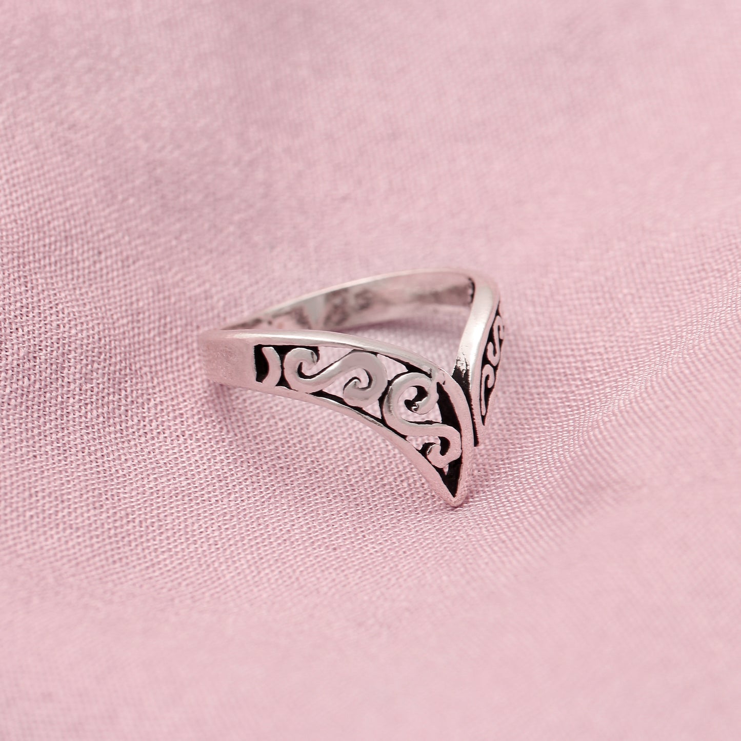 Elegant 925 Sterling Silver V-Shaped Filigree Ring
