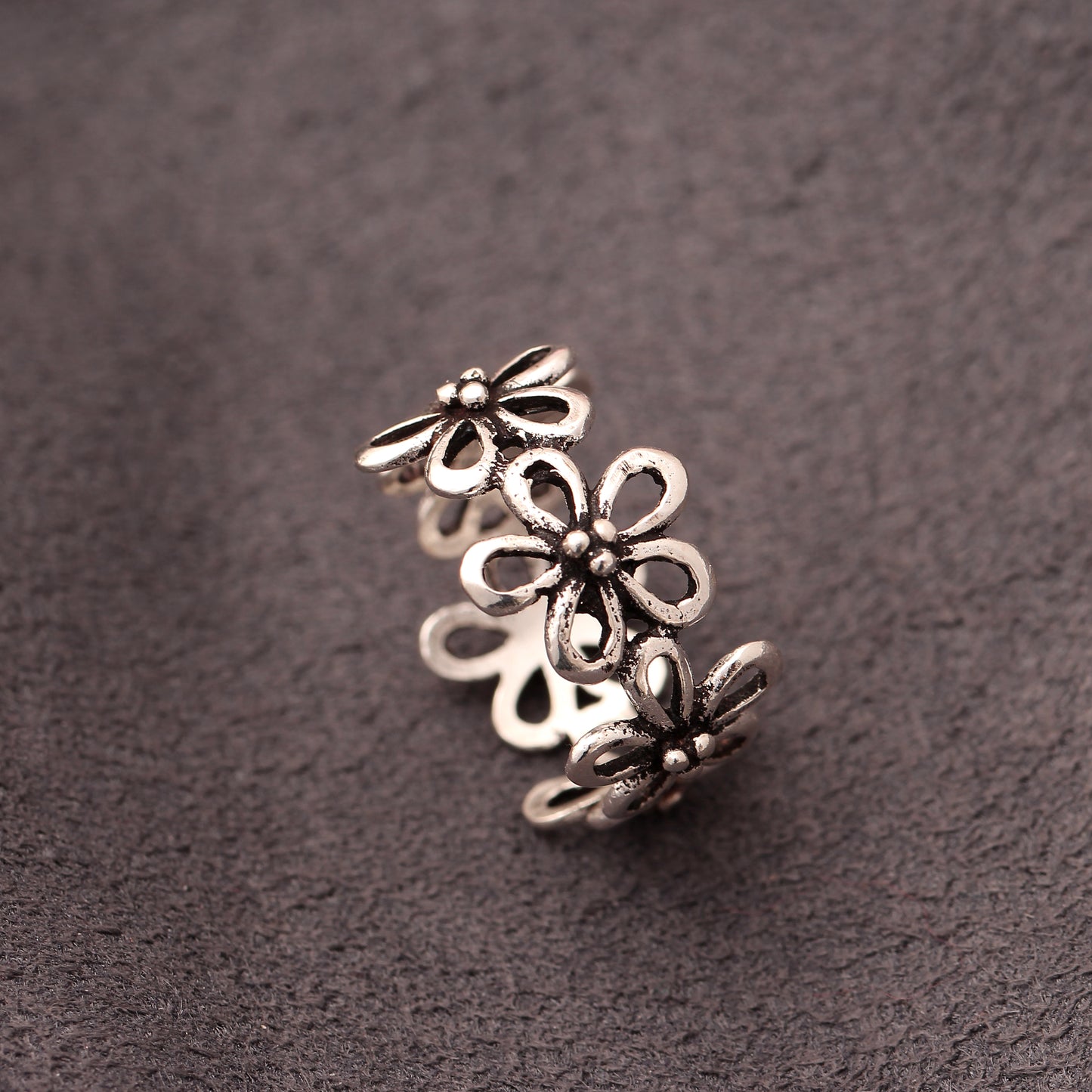 Vintage Daisy Flower Ring – Adjustable Floral Design for Elegant Everyday Style