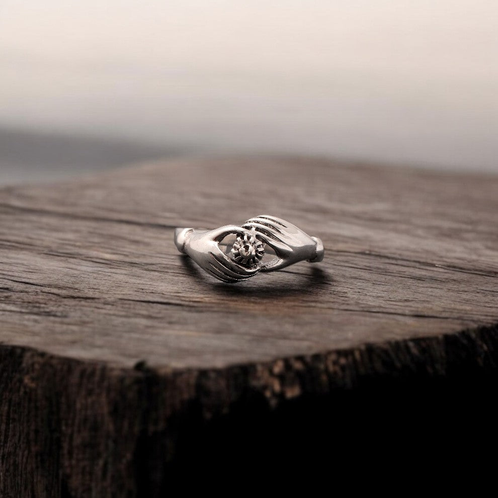 925 Sterling Silver Claddagh Lovely Promise Hand Ring – Symbol of Love, Loyalty & Friendship