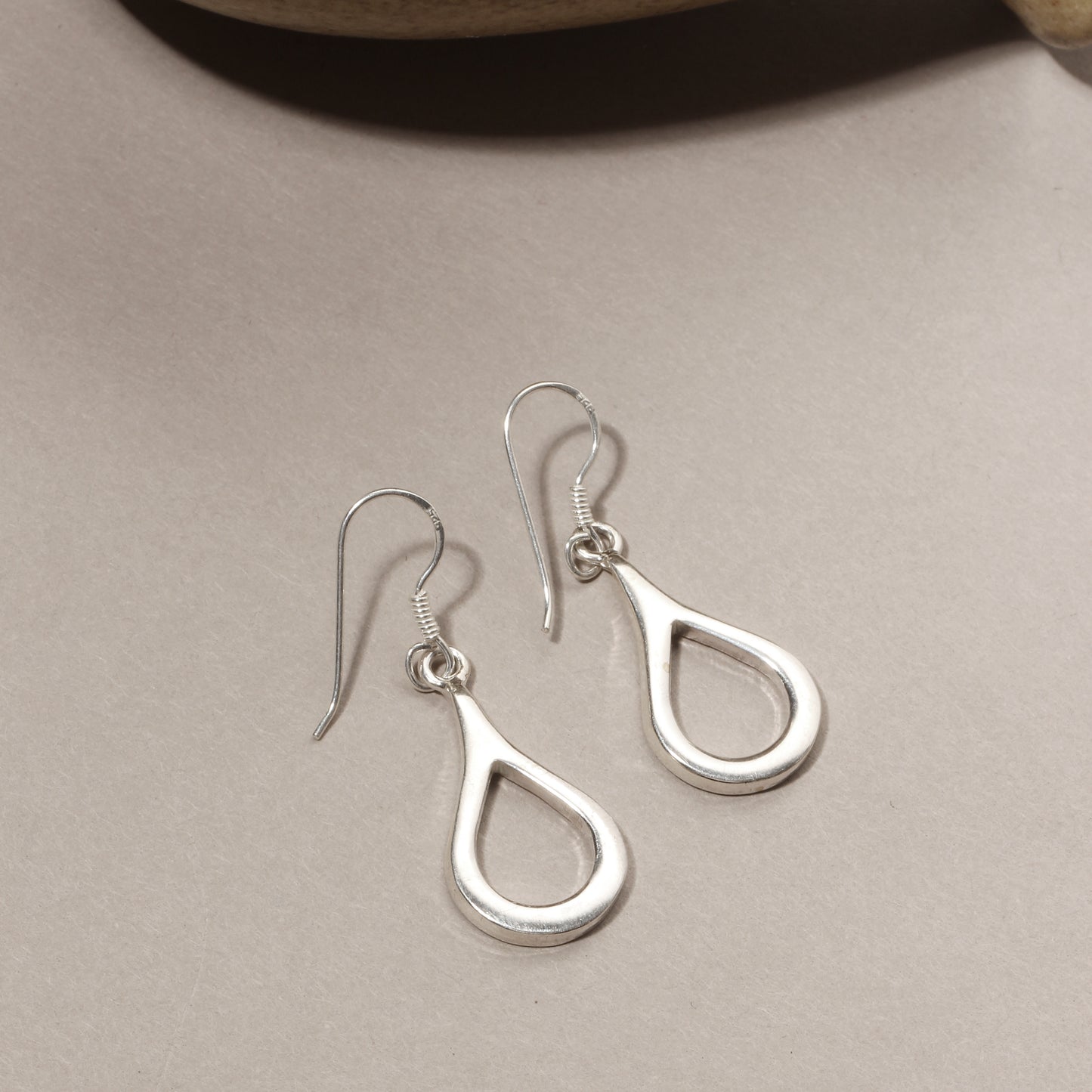 925 Sterling Silver Teardrop Dangle Earrings – Elegant and Minimalist Design