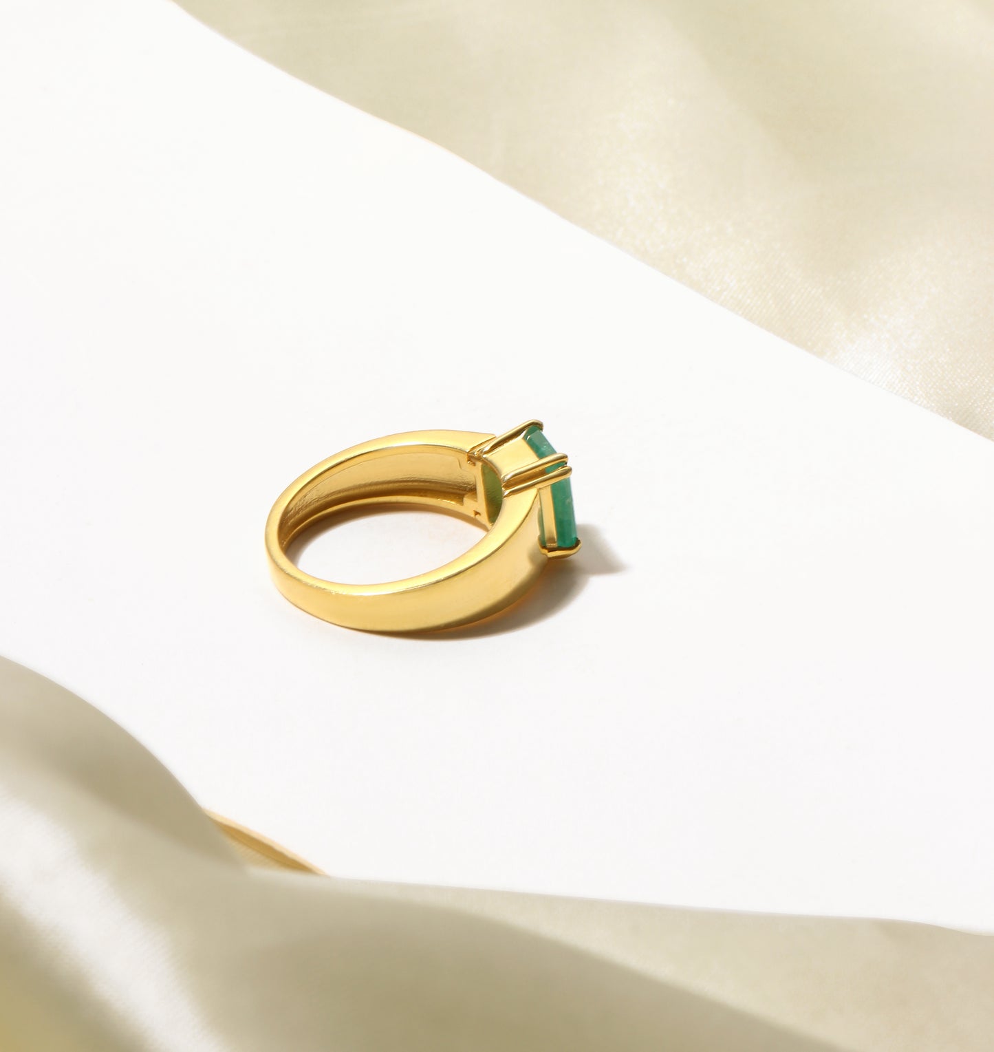 Natural Green Emerald Ring for Men’s in Sterling Silver – Statement of Strength & Sophistication