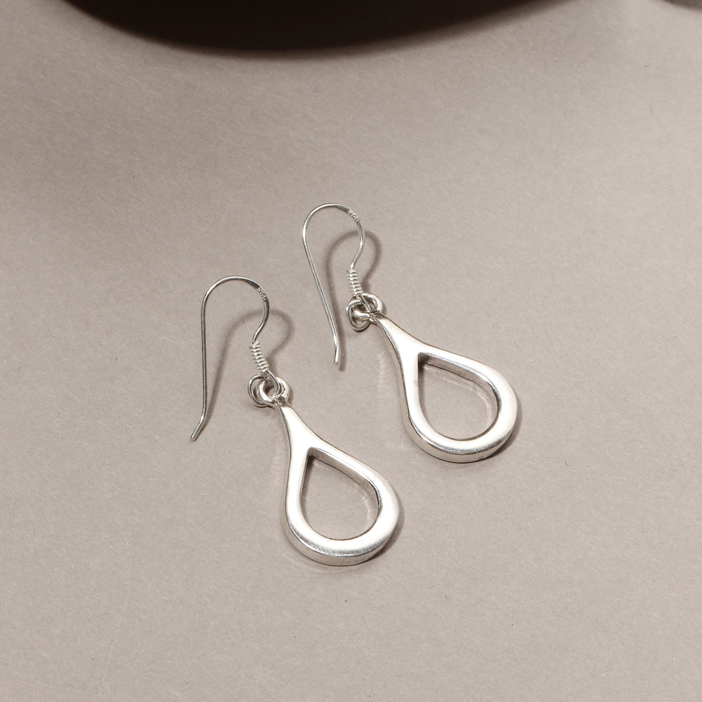 925 Sterling Silver Teardrop Dangle Earrings – Elegant and Minimalist Design