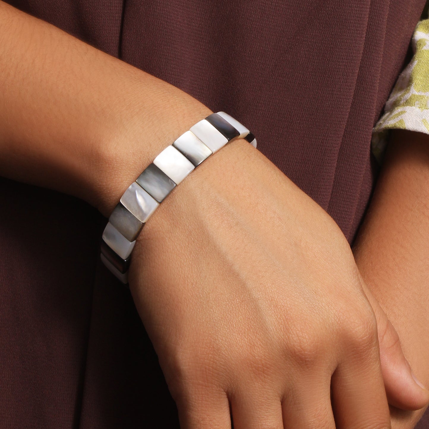 Elegant Natural Shell Versatile Look Bracelet – Handmade Stretch Jewelry for Balance & Ocean-Inspired Style