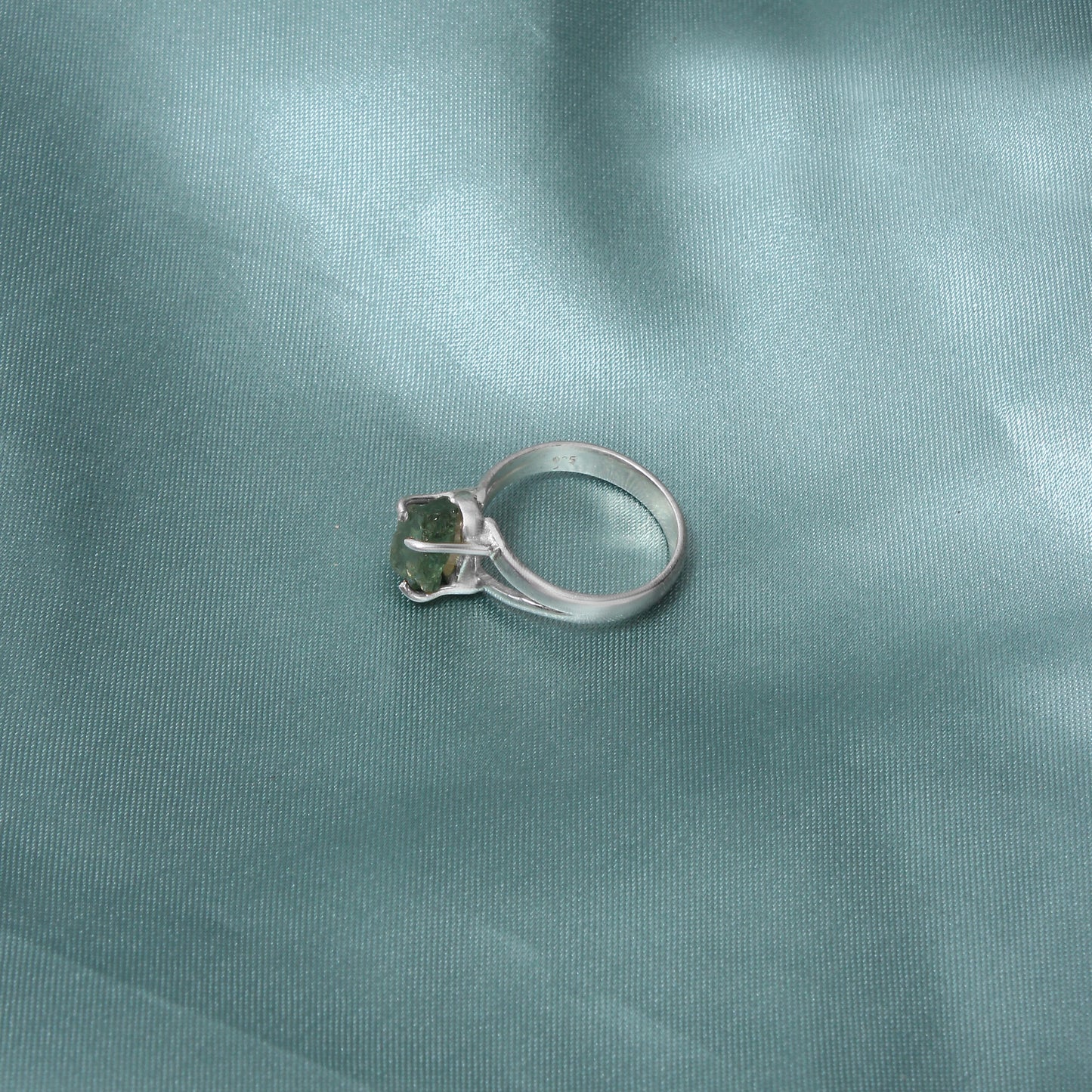 925 Sterling Silver Natural Peridot Gemstone Ring – Elegant Green Crystal for Prosperity & Wellbeing