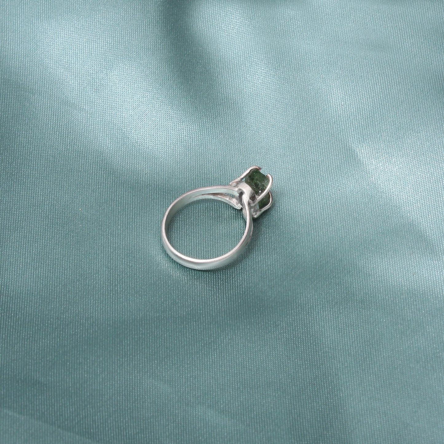 925 Sterling Silver Natural Peridot Gemstone Ring – Elegant Green Crystal for Prosperity & Wellbeing