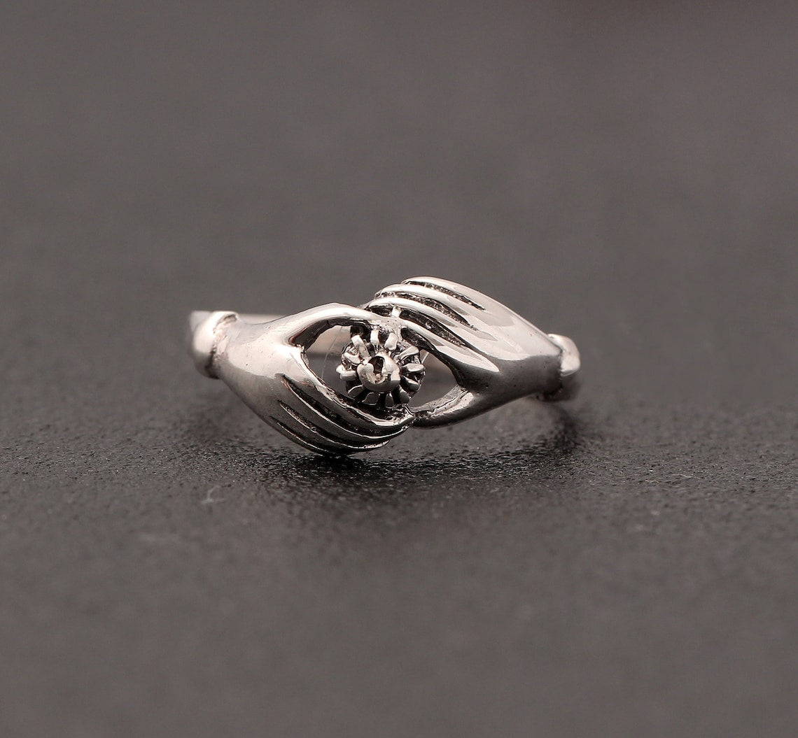 925 Sterling Silver Claddagh Lovely Promise Hand Ring – Symbol of Love, Loyalty & Friendship