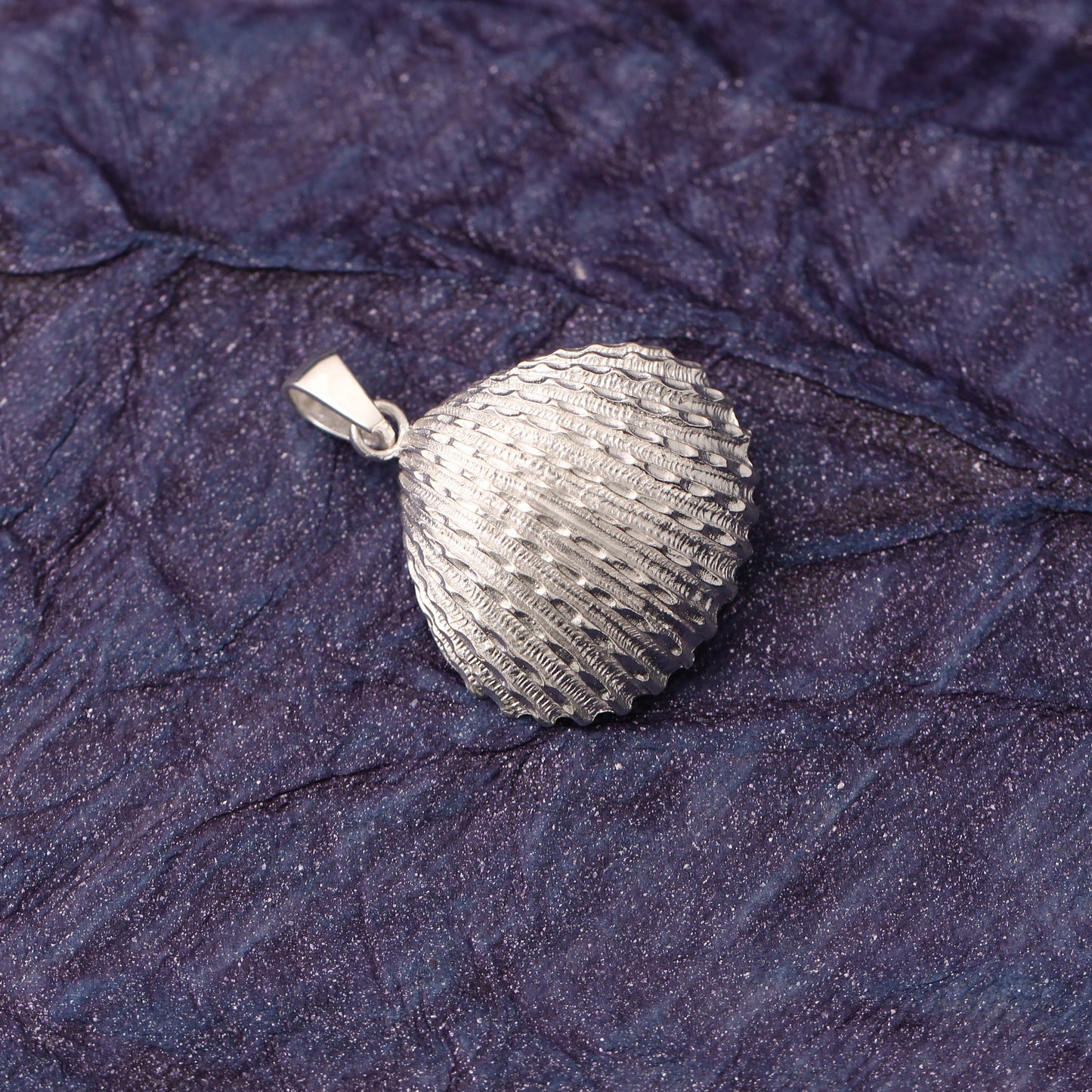 Natural Pearl and 925 Silver Shell Pendant