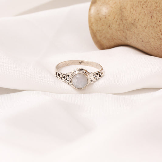 925 Sterling Silver Natural Moonstone Gemstone Ring – Mystical Glow and Timeless Elegance