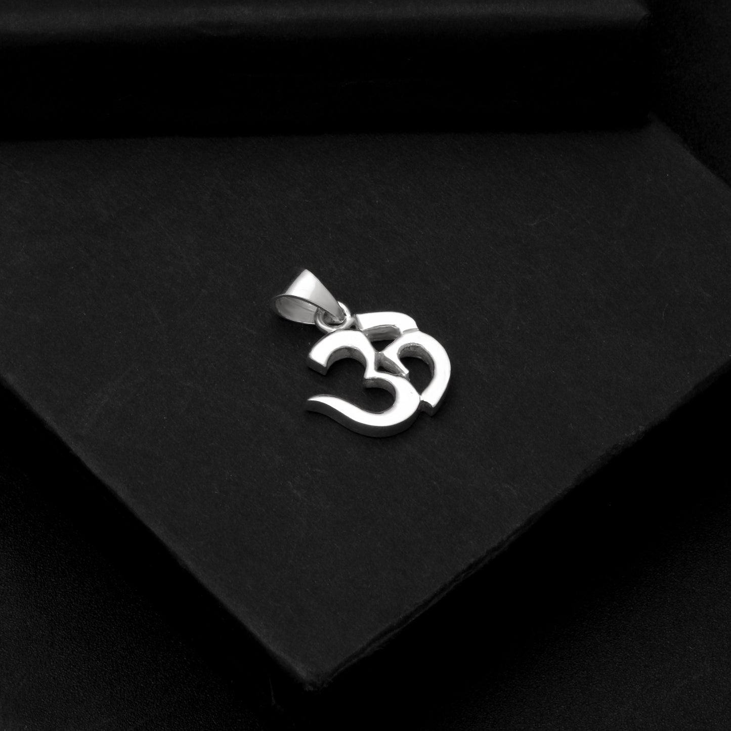 925 Sterling Silver Om Pendant – Spiritual Symbol for Peace & Harmony