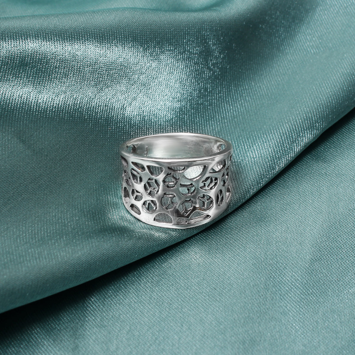 925 Sterling Silver Artistic Hole & Dot Design Ring – Modern Textured Statement Jewelry