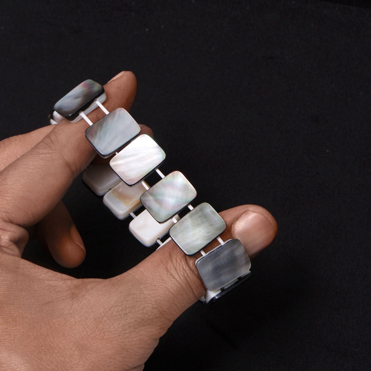 Elegant Shell Pearl Bracelet – Stylish Rectangular Beads for Timeless Beauty