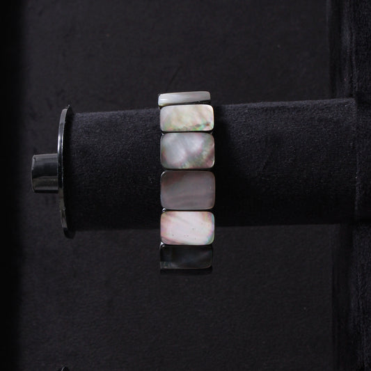 Elegant Shell Pearl Bracelet – Stylish Rectangular Beads for Timeless Beauty