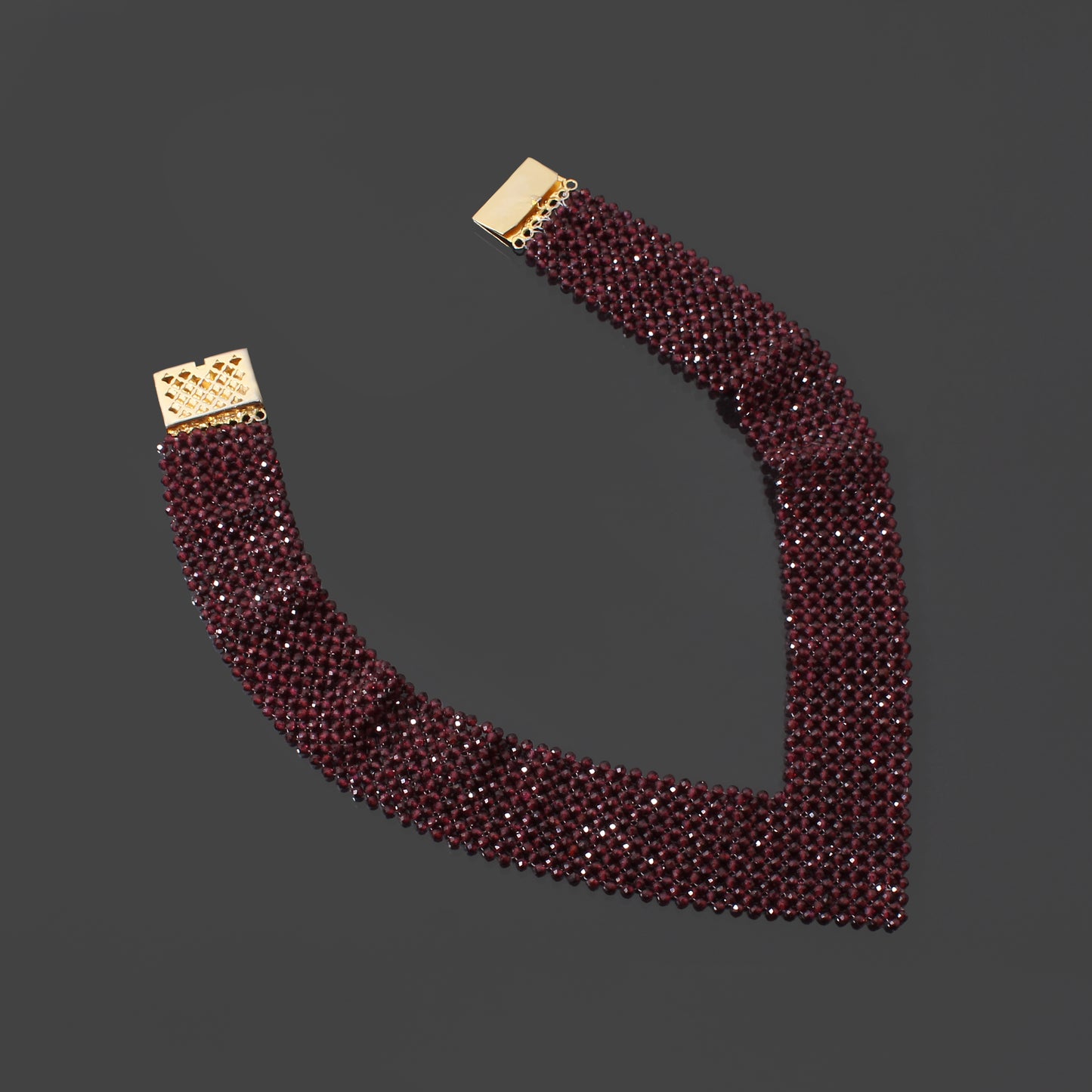 Luxurious Natural Garnet Beaded Choker Necklace With Gold-Plated Clasp – Timeless Elegance