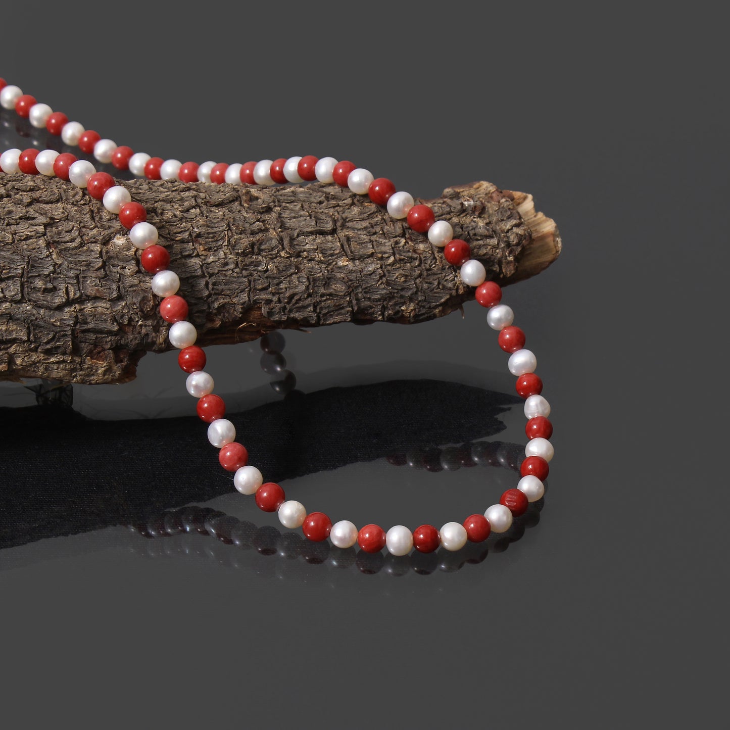 Christmas-Themed Natural Red Coral and Pearl Beaded Bracelet – Festive Elegance