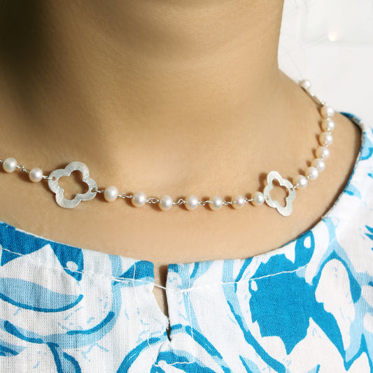 Elegant Natural Pearl and Sterling Silver Clover Necklace – Timeless Grace with Delicate Charm