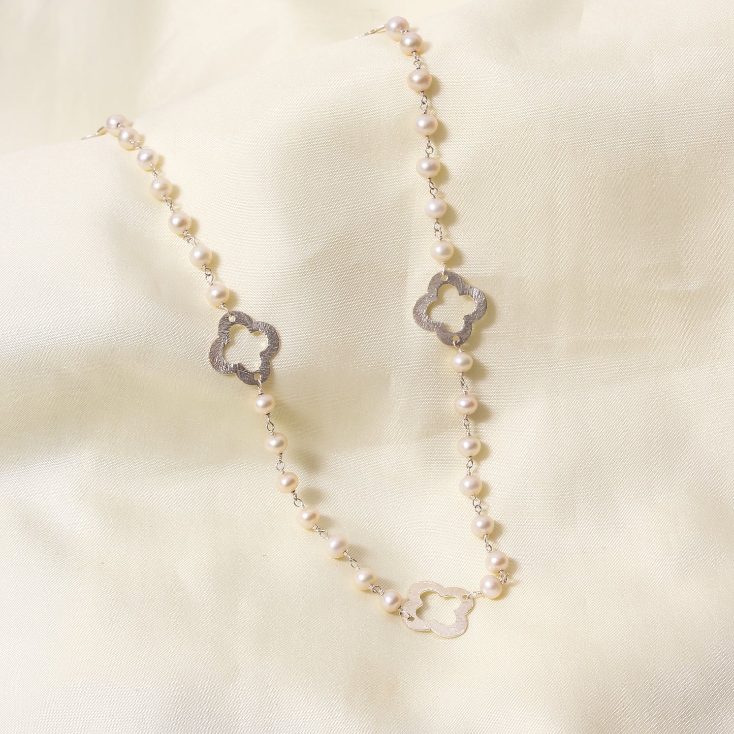 Elegant Natural Pearl and Sterling Silver Clover Necklace – Timeless Grace with Delicate Charm