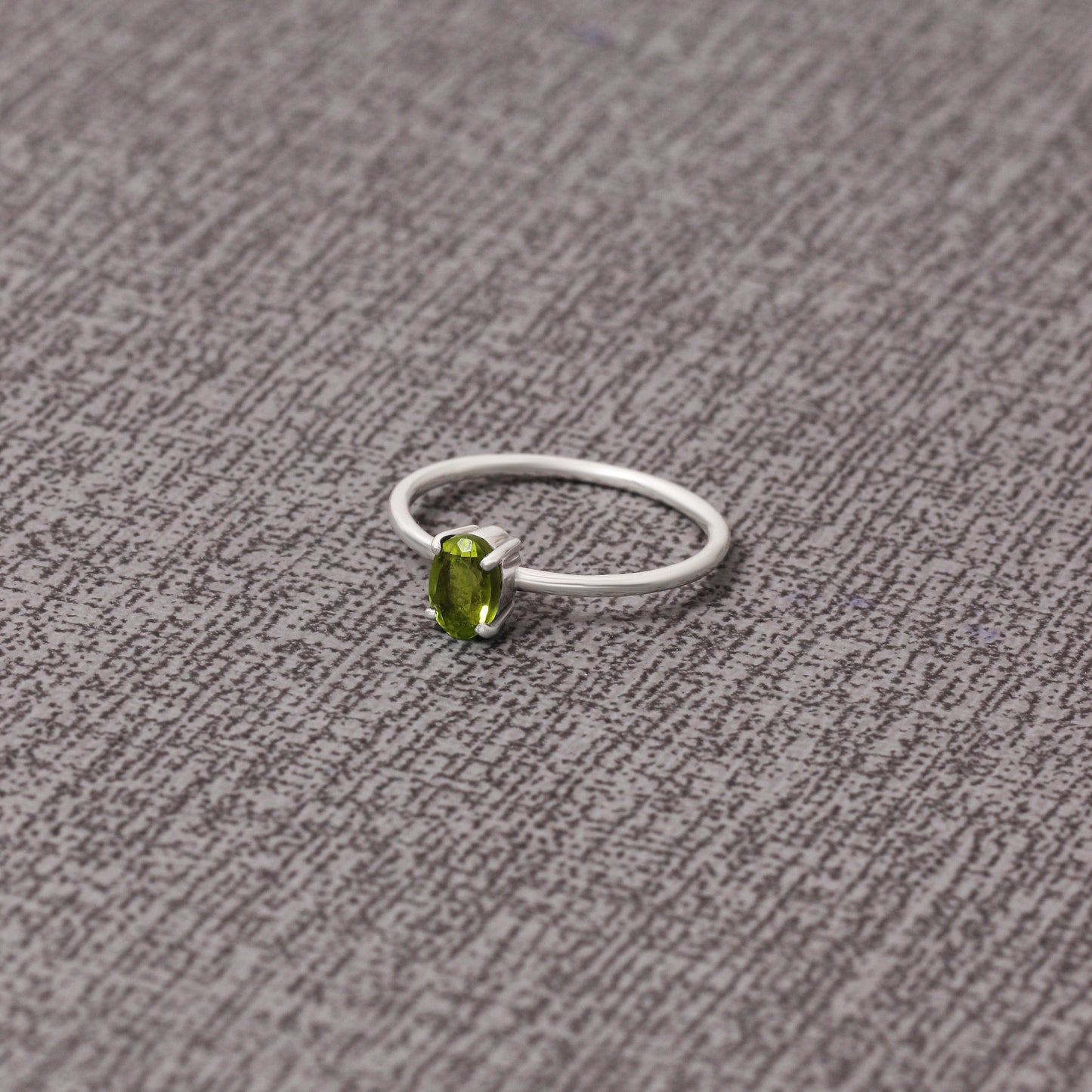 925 Sterling Silver Natural Peridot Gemstone Ring – Elegant Jewelry with Positive Energy Benefits